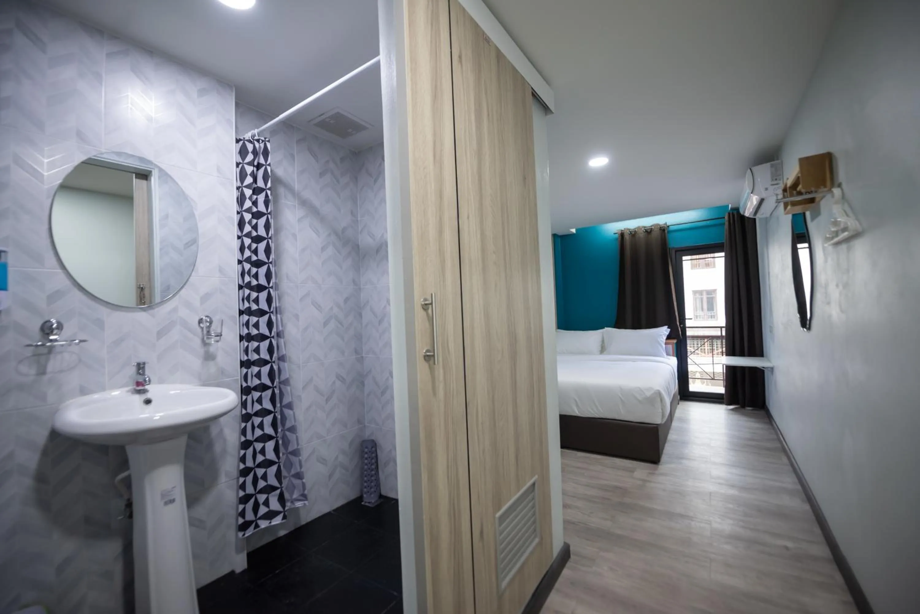 Shower, Bed in SkyLink Homes - Pattunaam - Airport Link & BTS Chidlom
