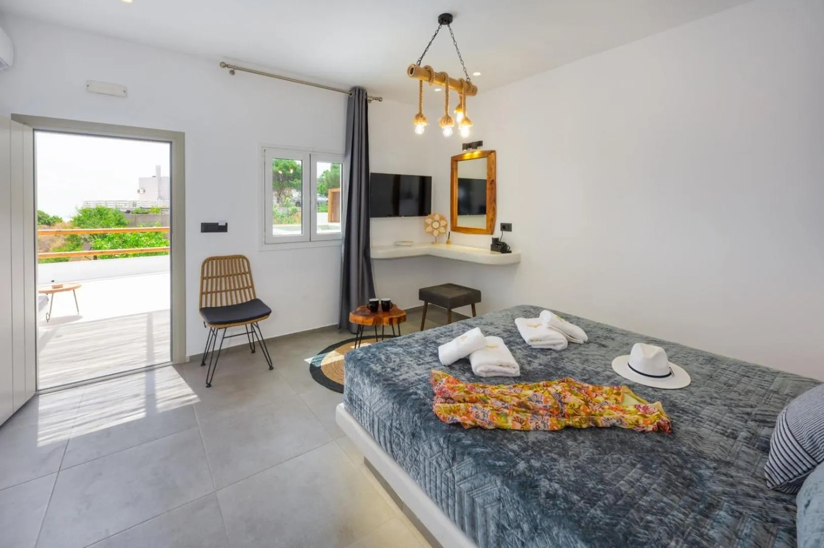 Photo of the whole room, Bed in Tre Fiori - The Retreat Suites