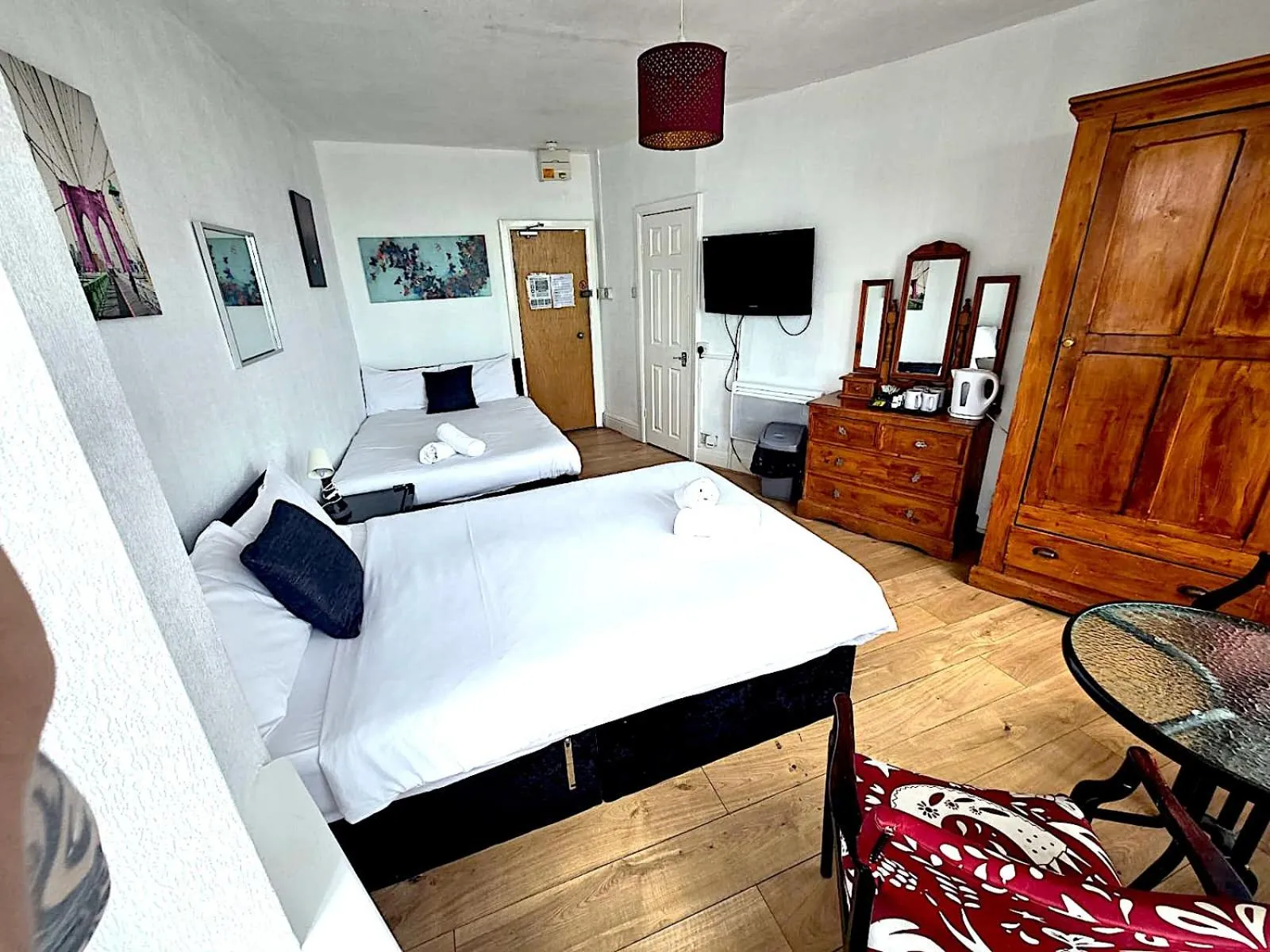 Bedroom, Bed in Henson hotel