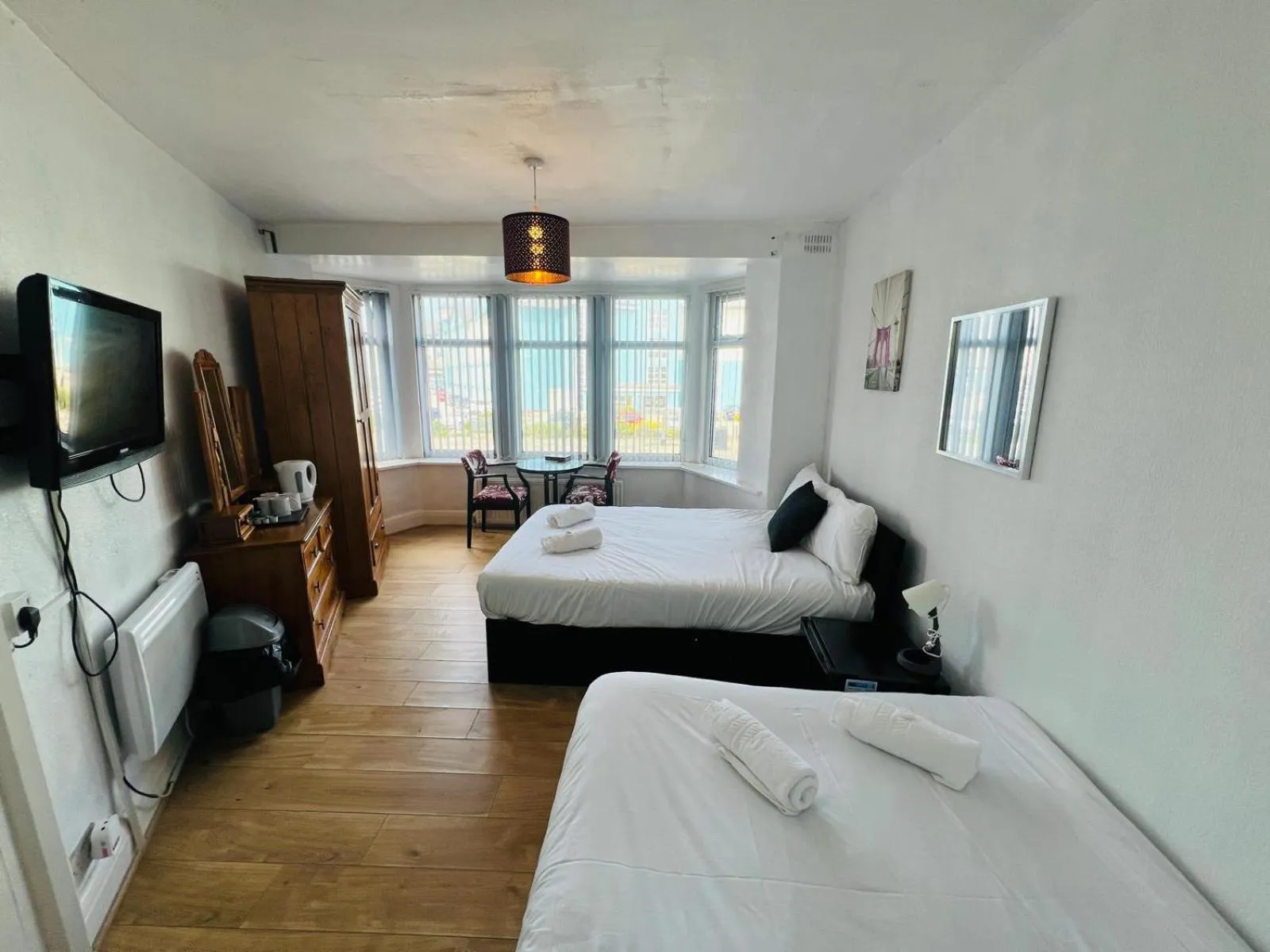 Bedroom, Bed in Henson hotel