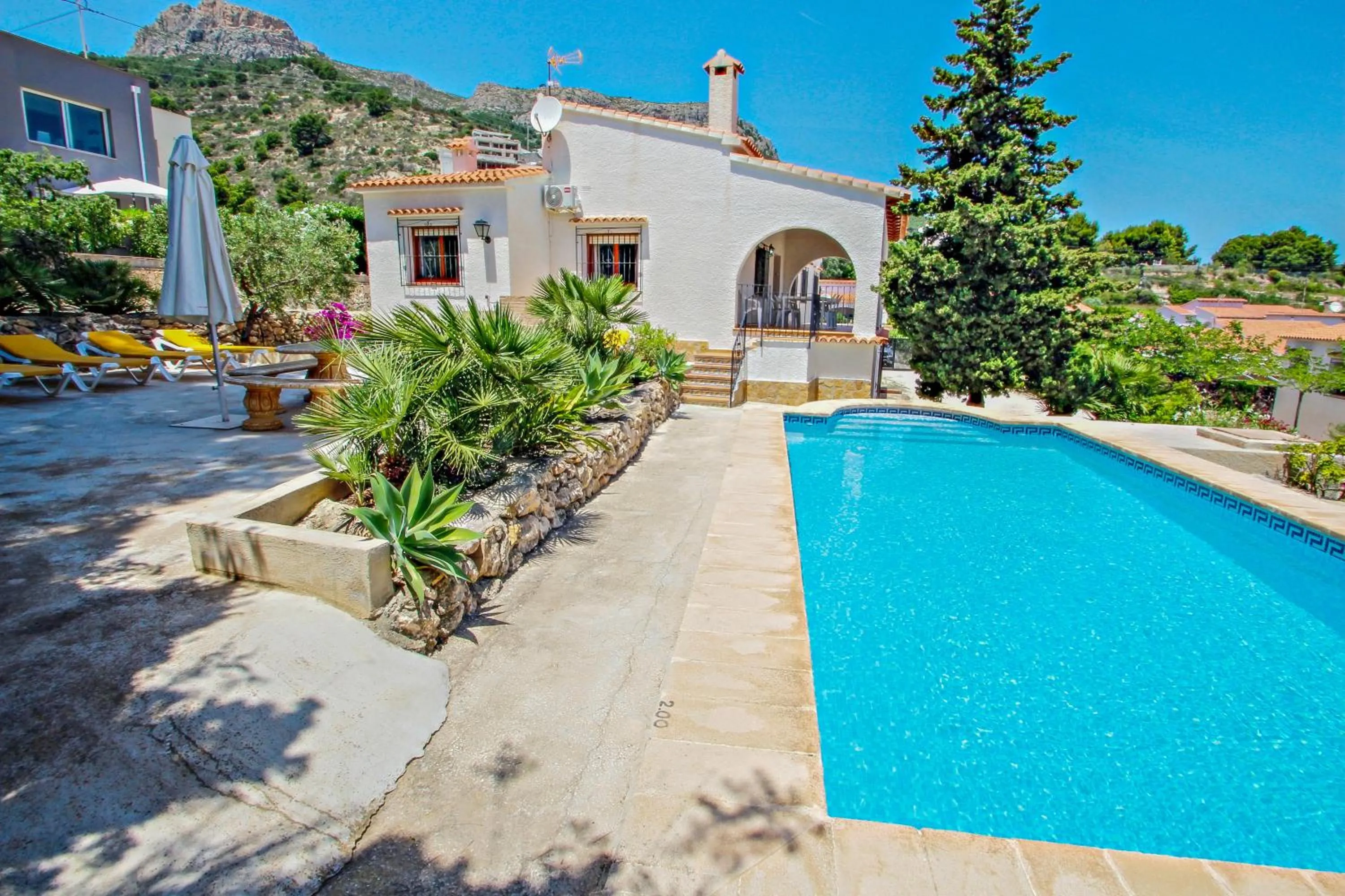 Laura-29A - pretty holiday property with garden and private pool in Calpe