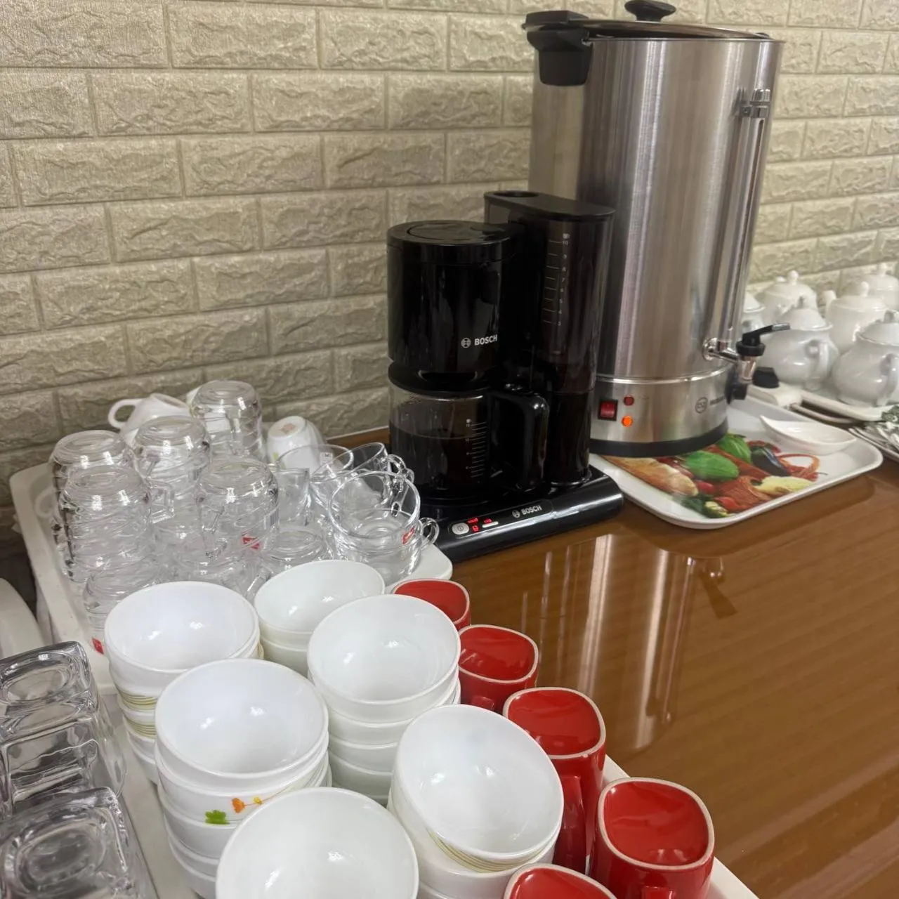 Coffee/tea facilities in Orzu Hotel
