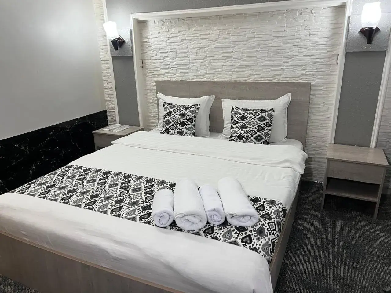 Deluxe Double Room (2 Adults + 1 Child) - single occupancy in Orzu Hotel Deluxe Double Room (2 Adults + 1 Child) - single occupancy in Orzu Hotel