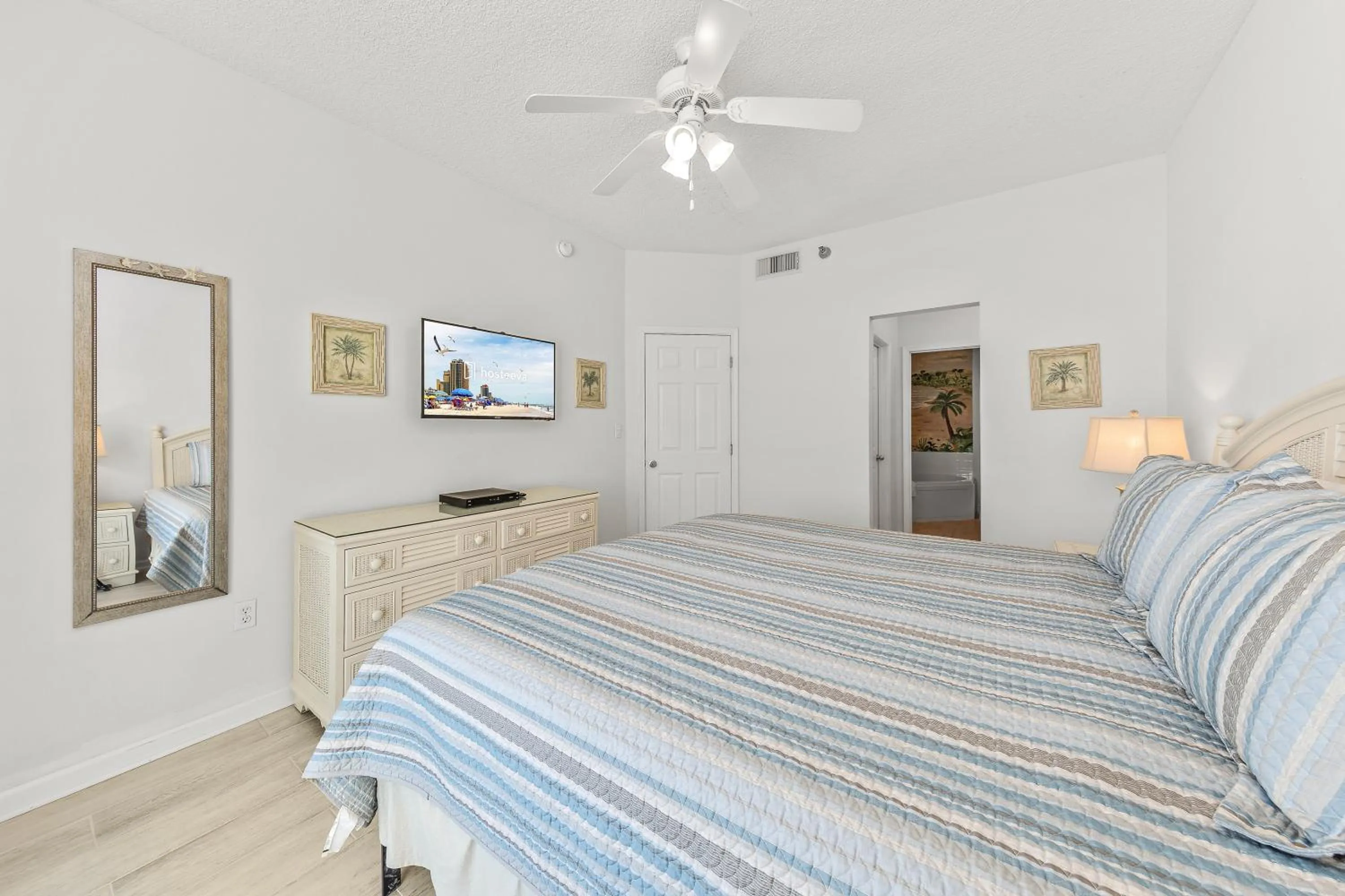 Bedroom, Bed in Lighthouse Condos Gulf Shores