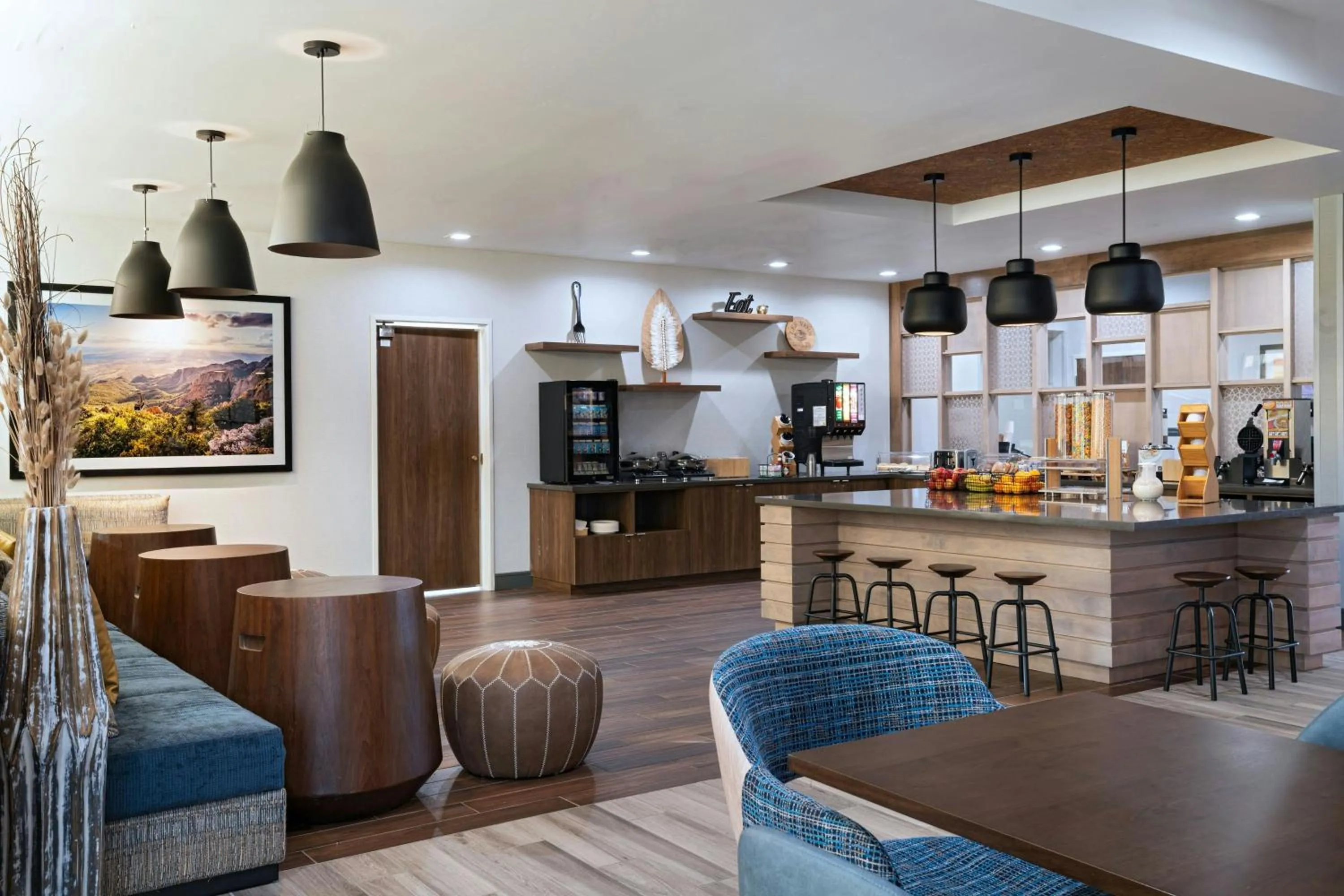 Breakfast in TownePlace Suites by Marriott Albuquerque Uptown