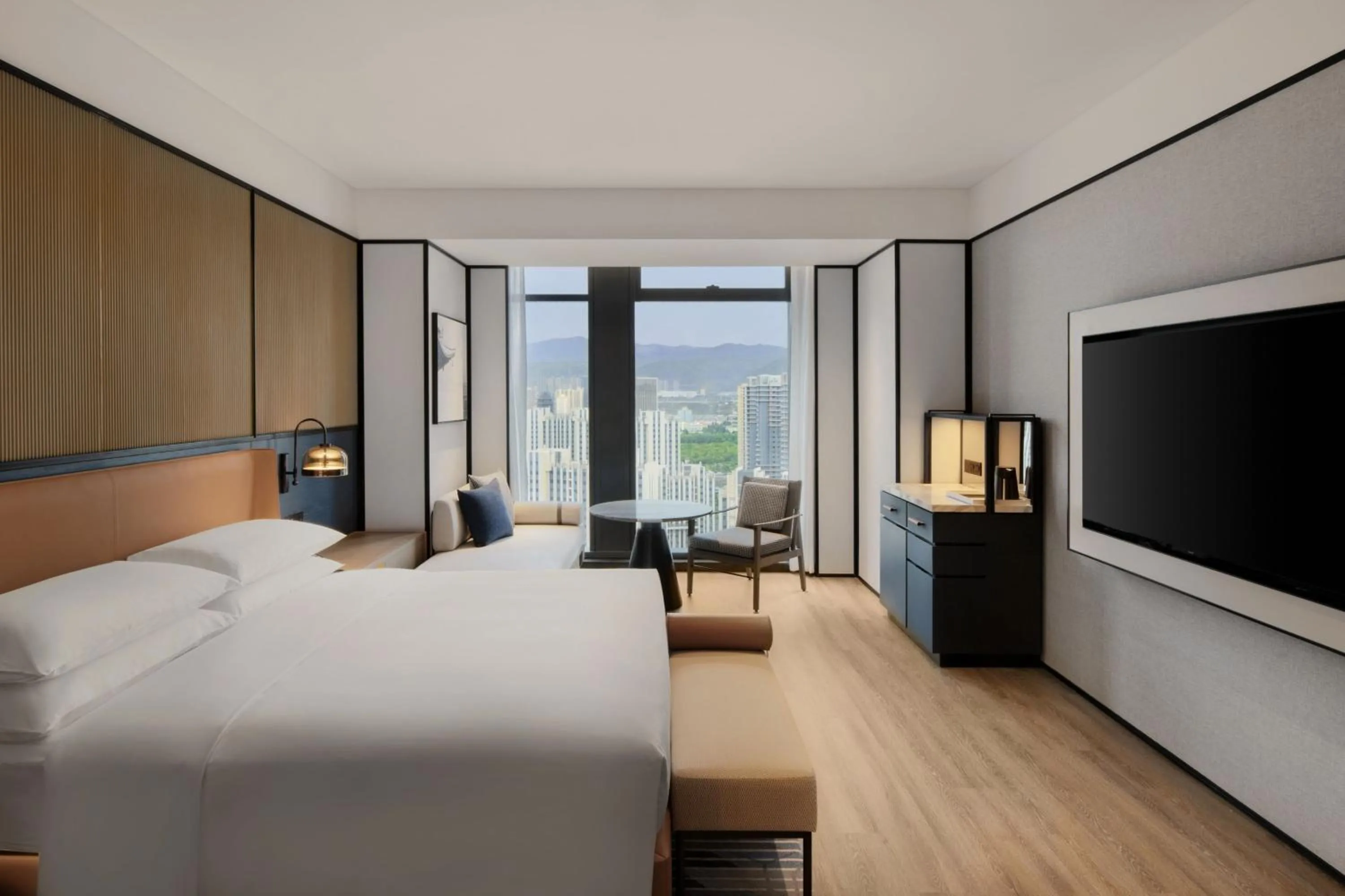 Photo of the whole room, Bed in Sheraton Lanzhou Anning