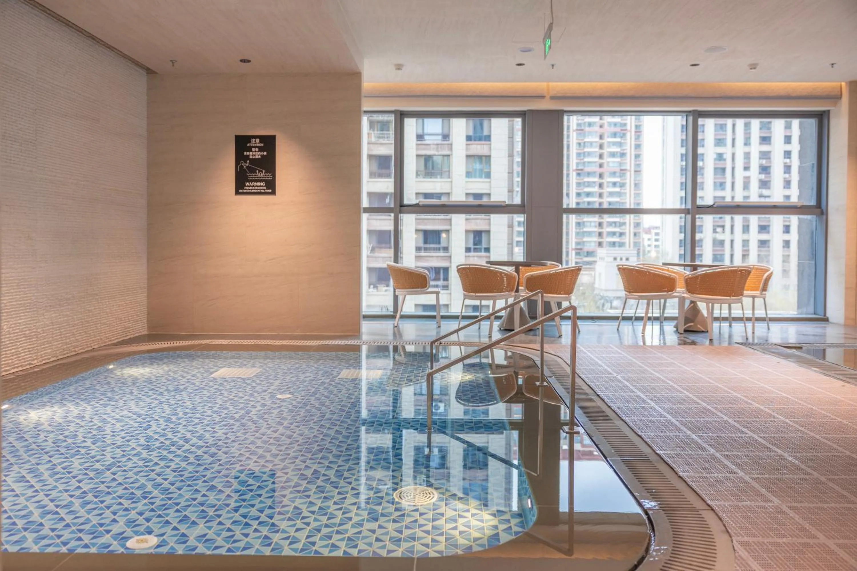 Swimming pool in Sheraton Lanzhou Anning