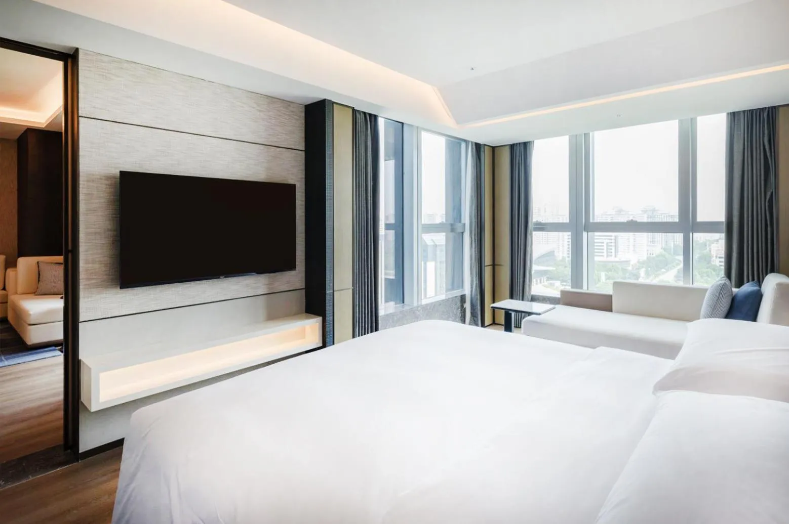 TV and multimedia, Bed in Luoyang Marriott Hotel