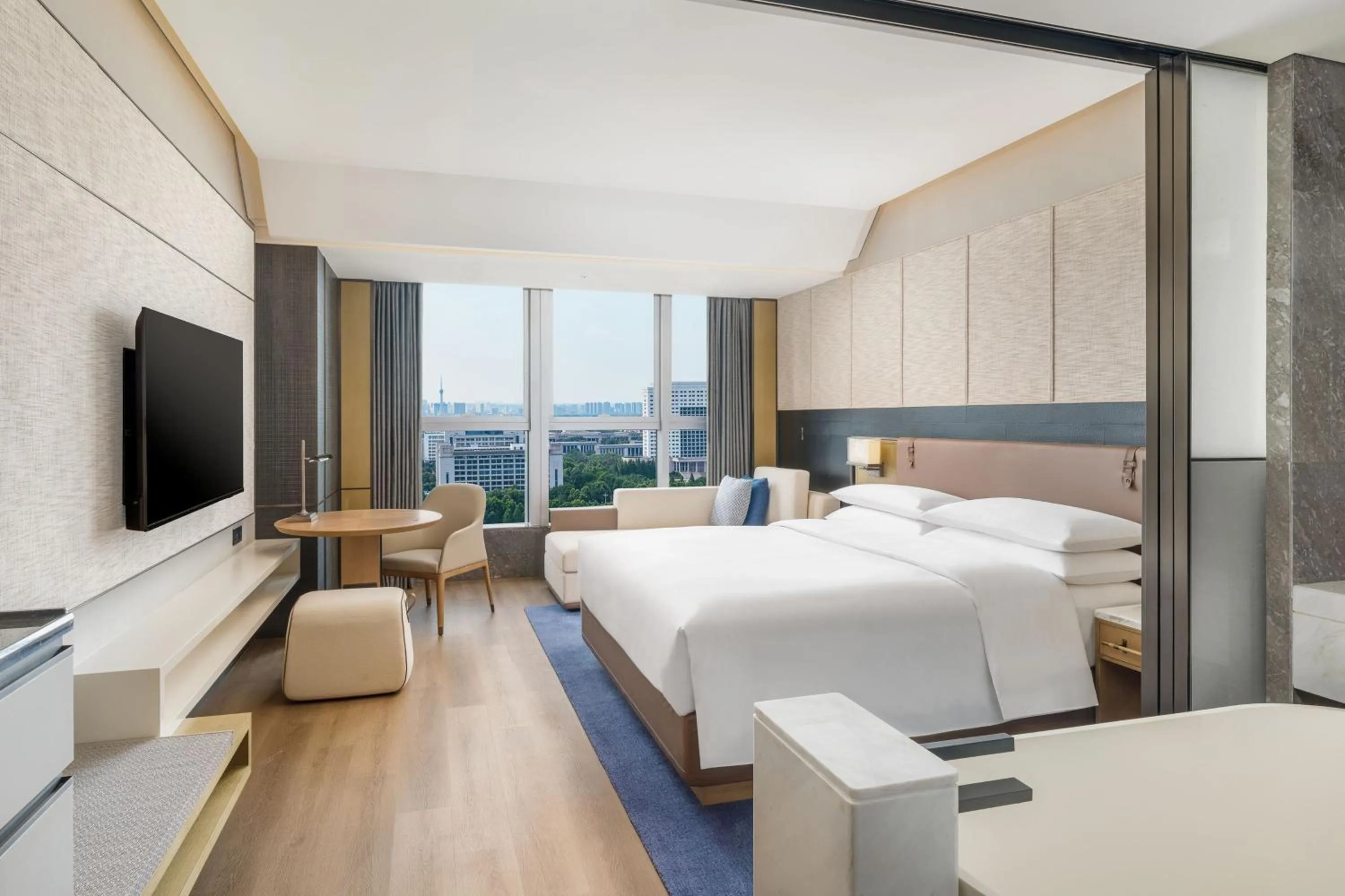 Photo of the whole room, Bed in Luoyang Marriott Hotel