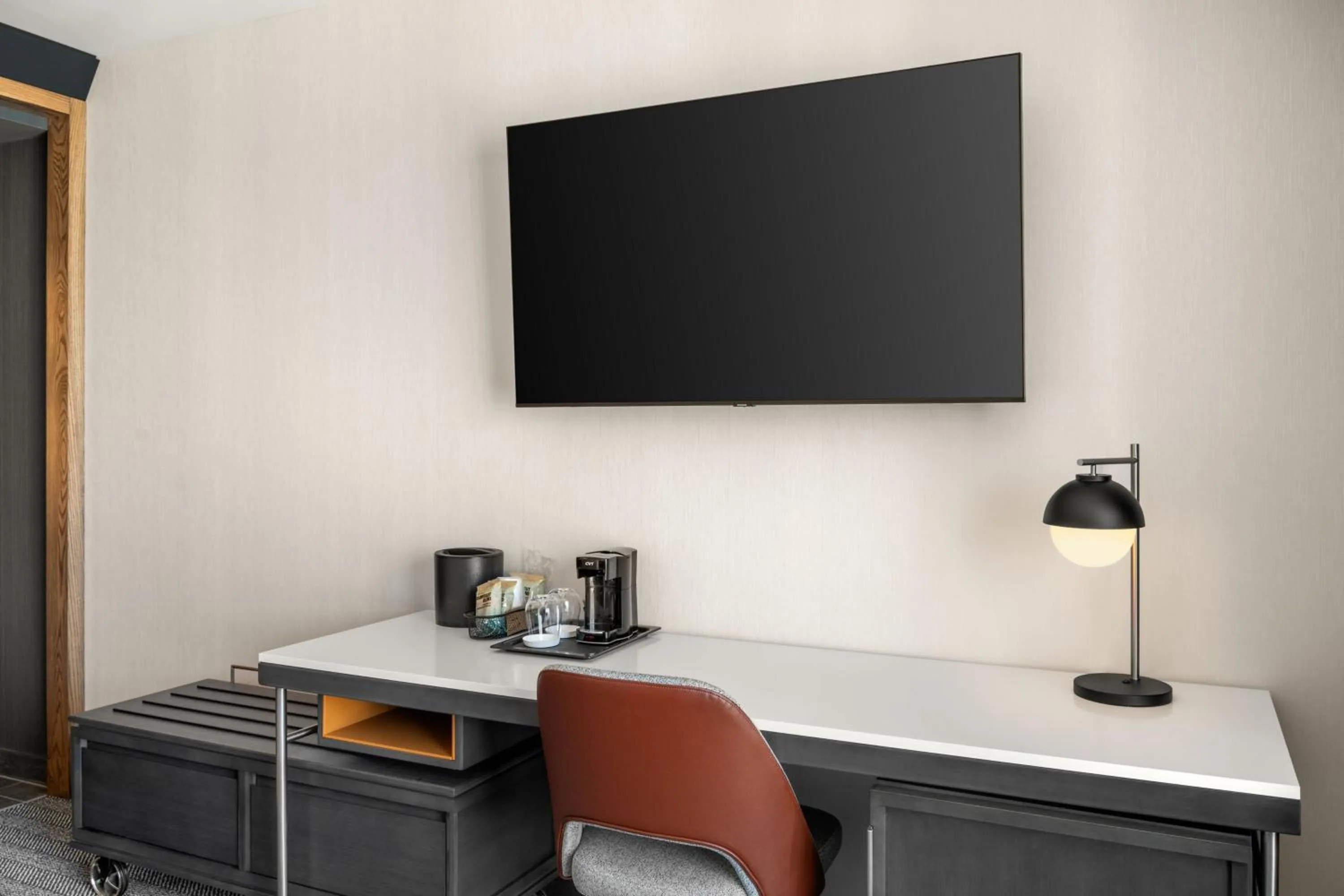 Photo of the whole room in Courtyard by Marriott Milwaukee Brookfield at Poplar Creek