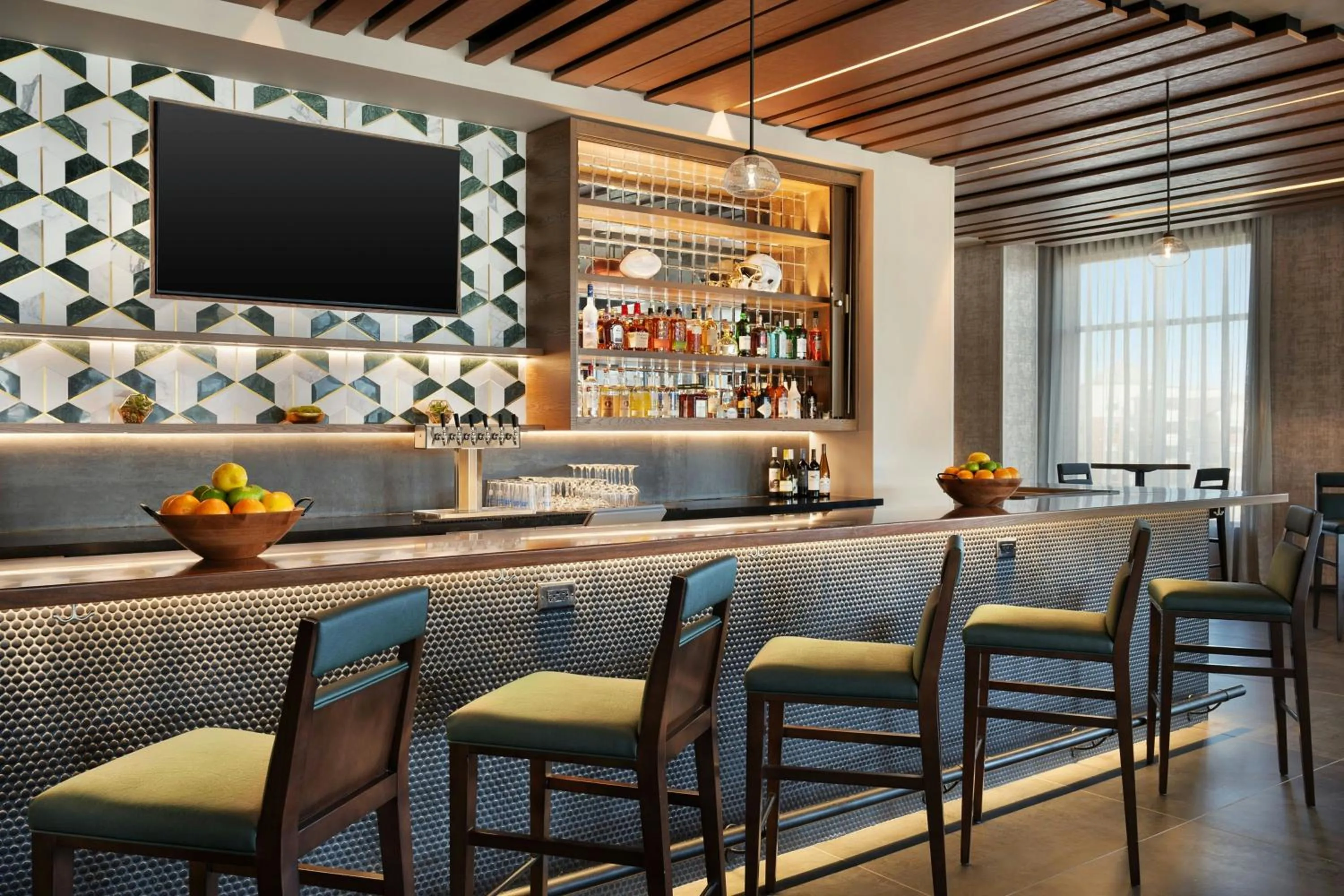 Lounge or bar in Courtyard by Marriott Milwaukee Brookfield at Poplar Creek