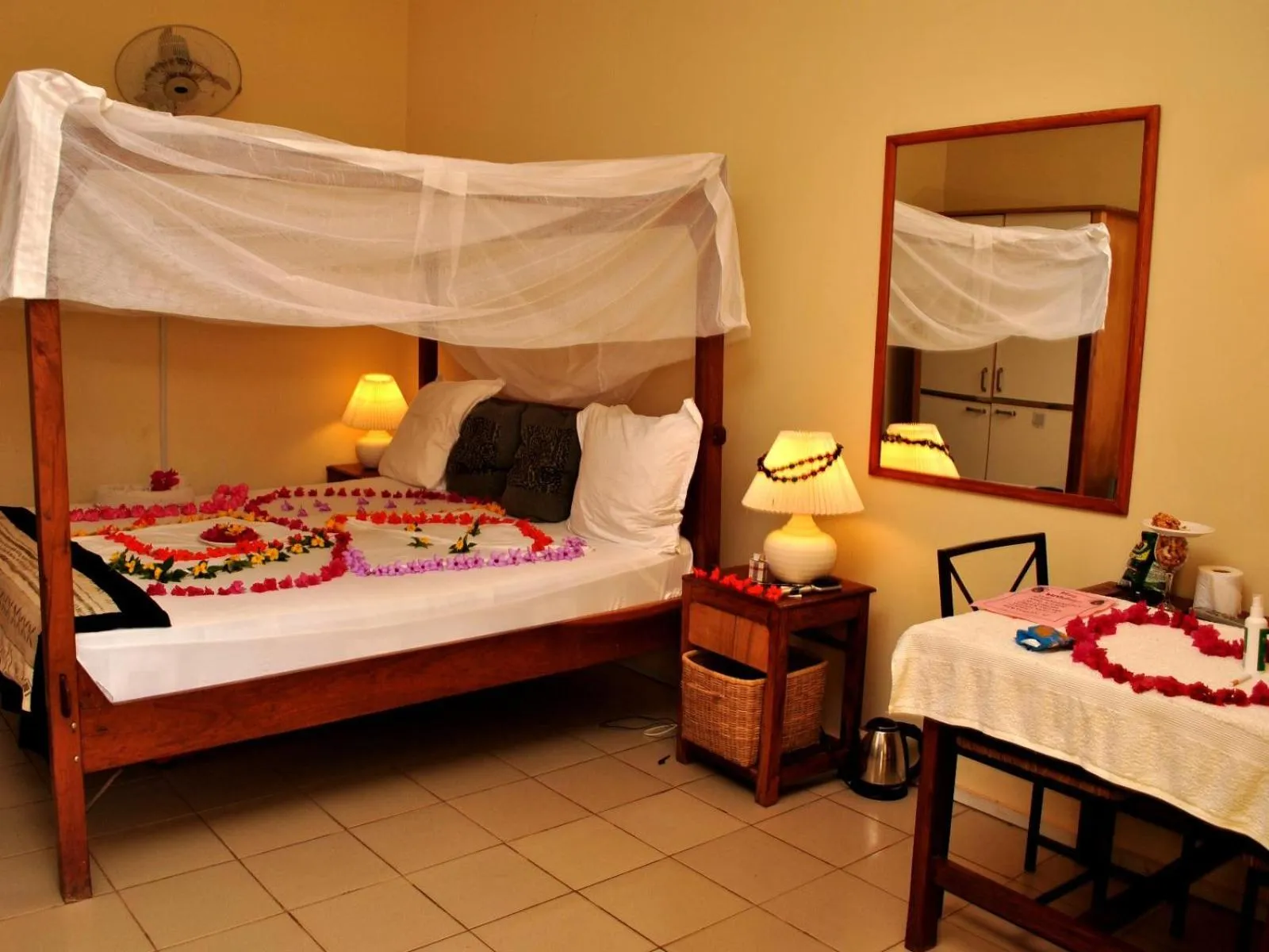 Bed in Lemon Creek Hotel Resort