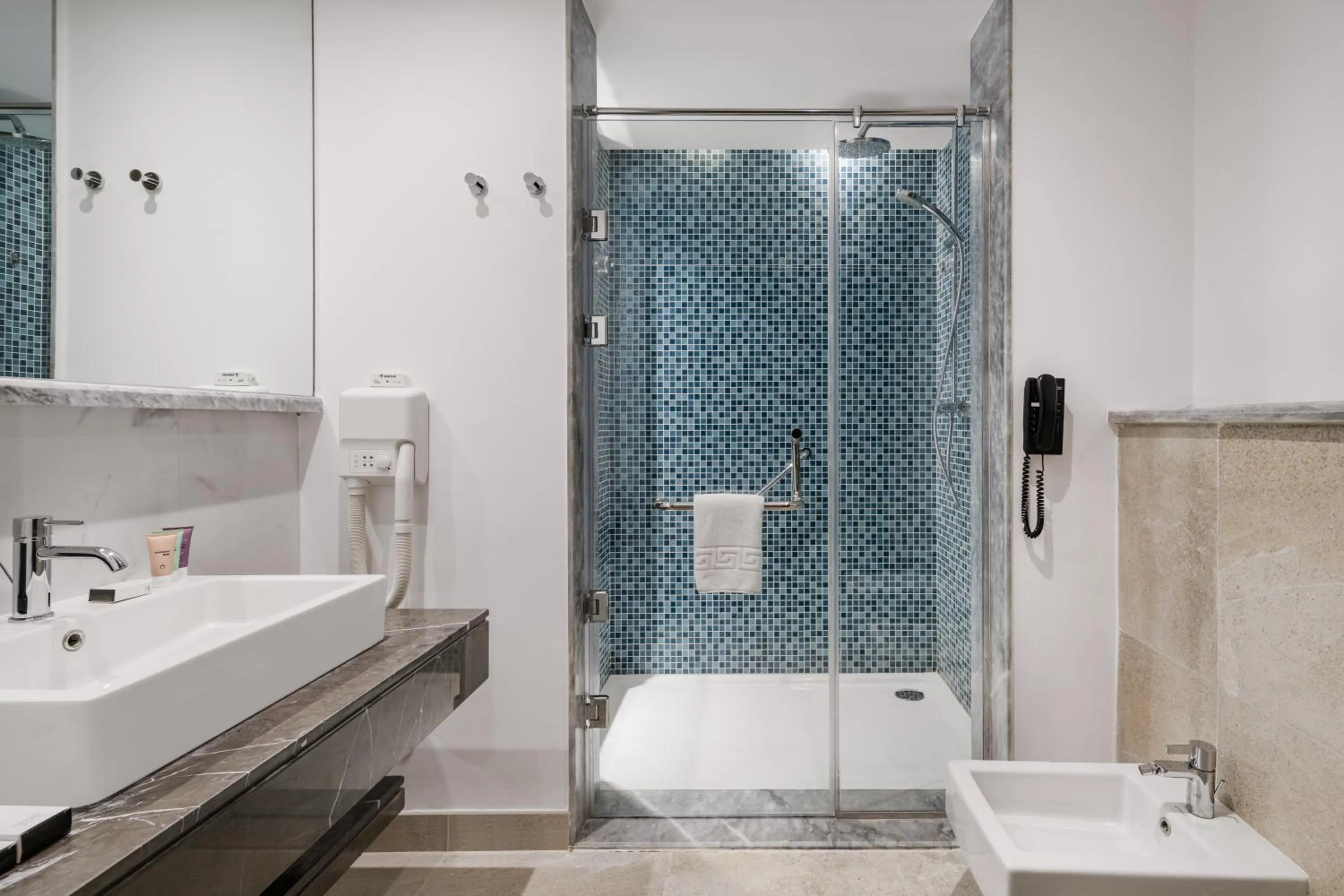 Shower in The G Einbay Golf Resort