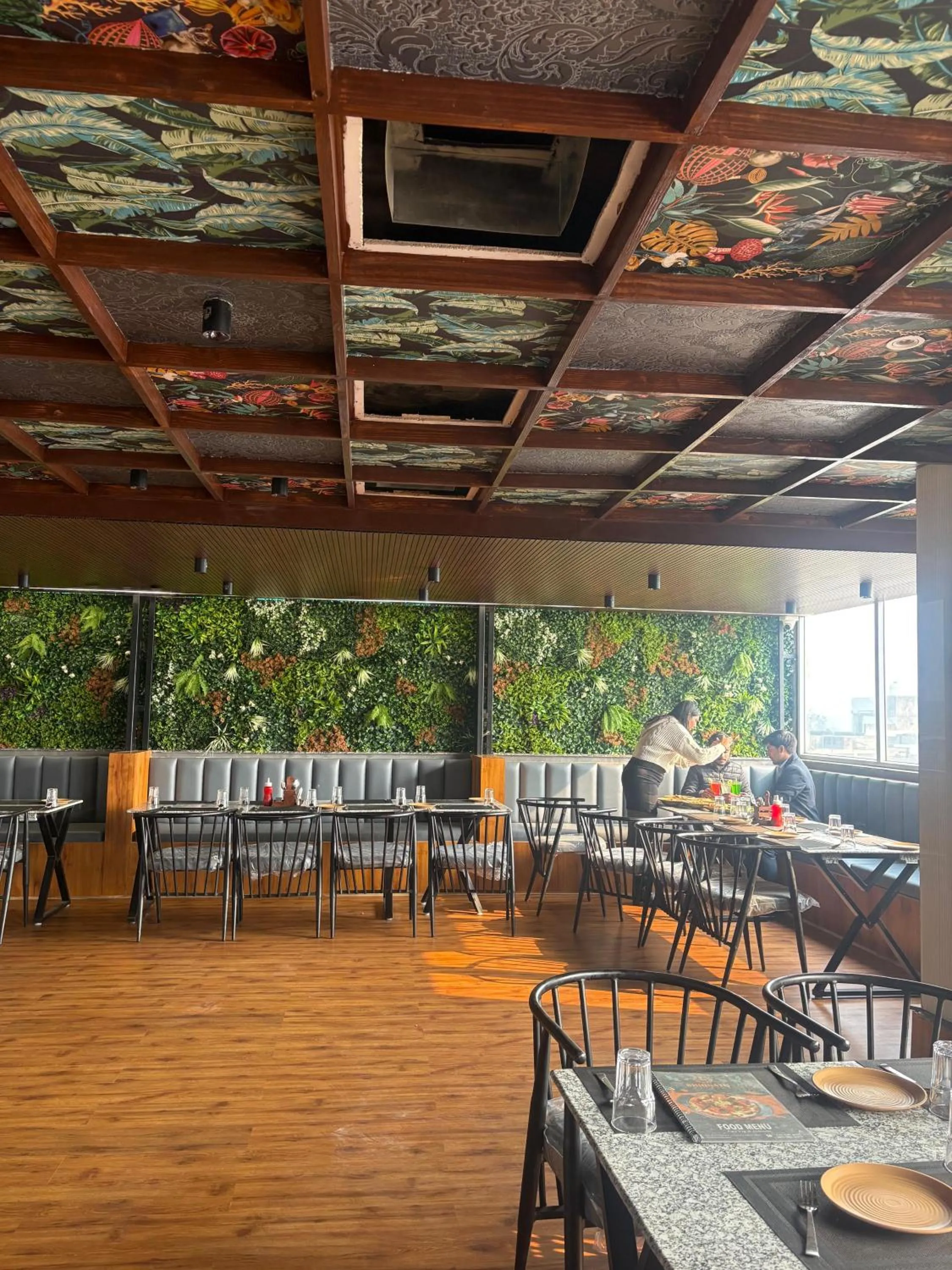 Restaurant/places to eat in Hotel Shrinath Palace