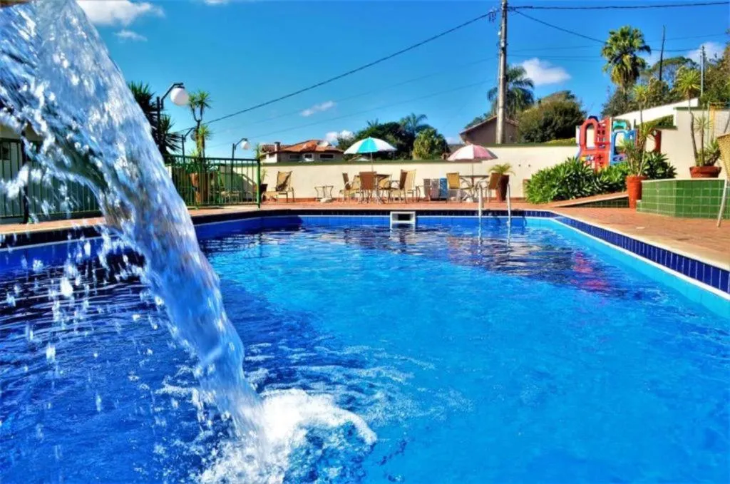Swimming pool in Hotel Arlen 4