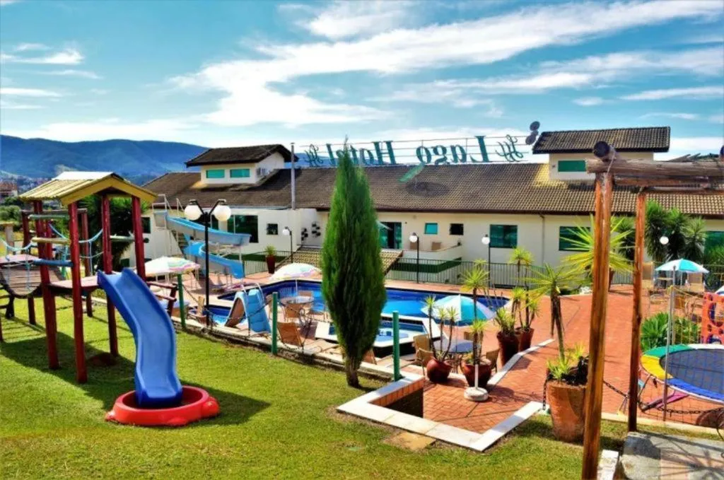 Swimming pool in Hotel Arlen 4