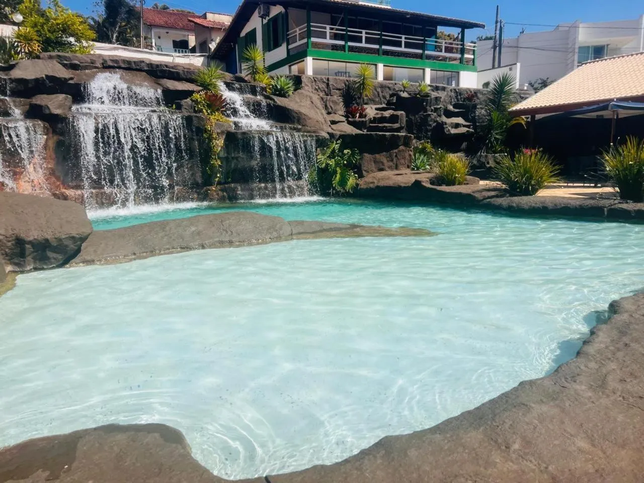 Swimming pool in Hotel Arlen 4
