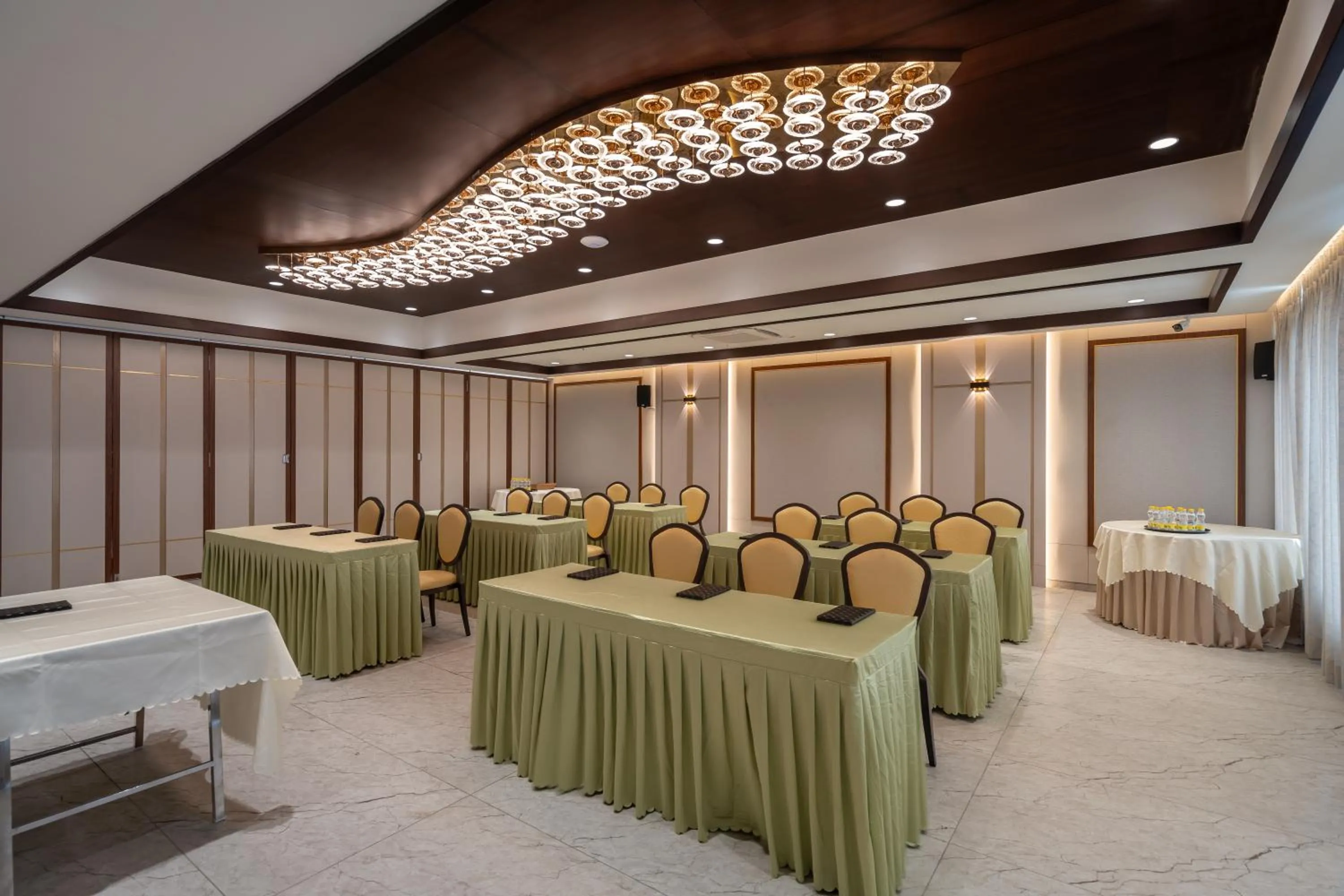 Banquet/Function facilities in Copper Leaf Hotels, Tirunelveli