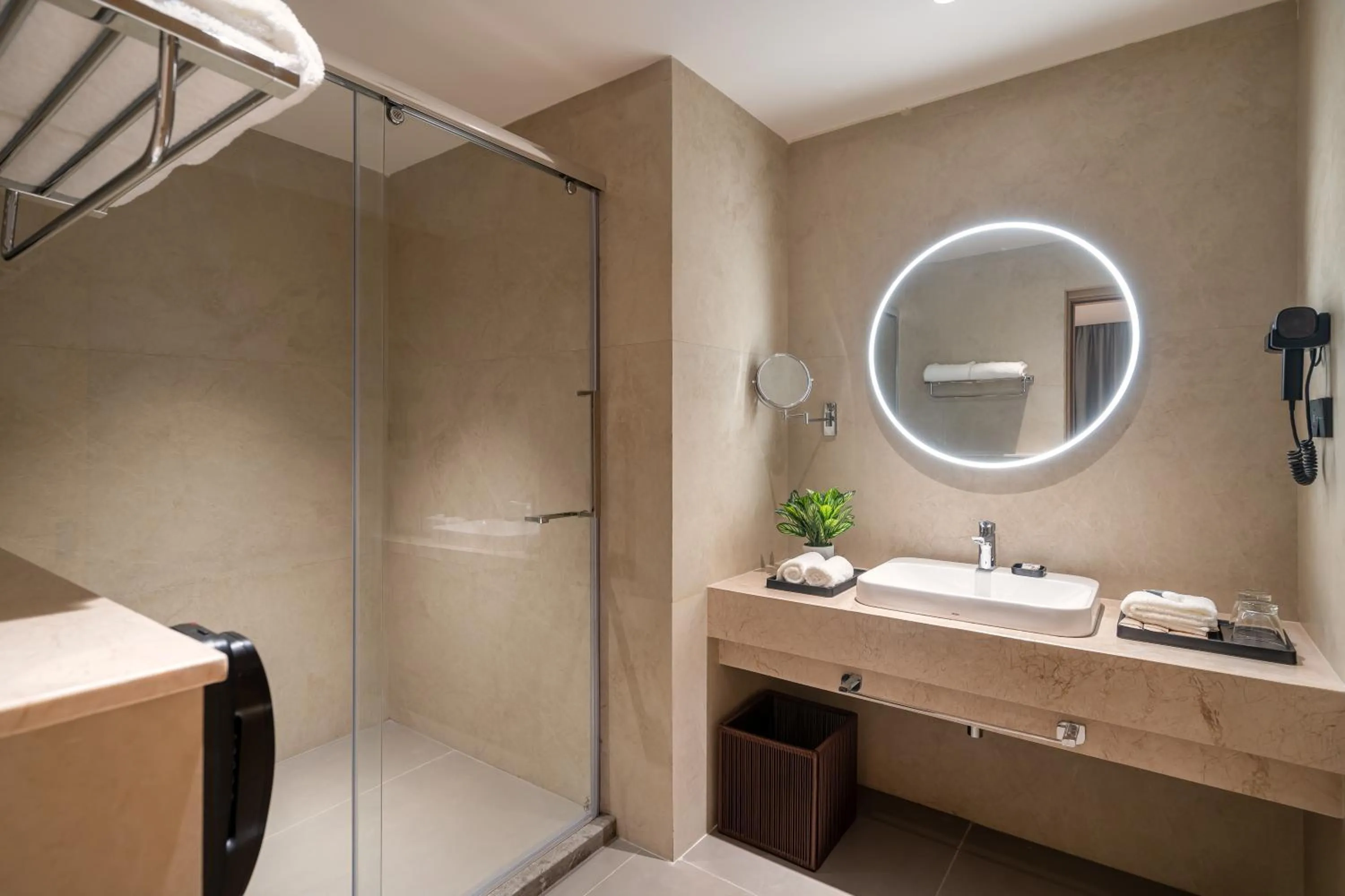 Bathroom in Copper Leaf Hotels, Tirunelveli