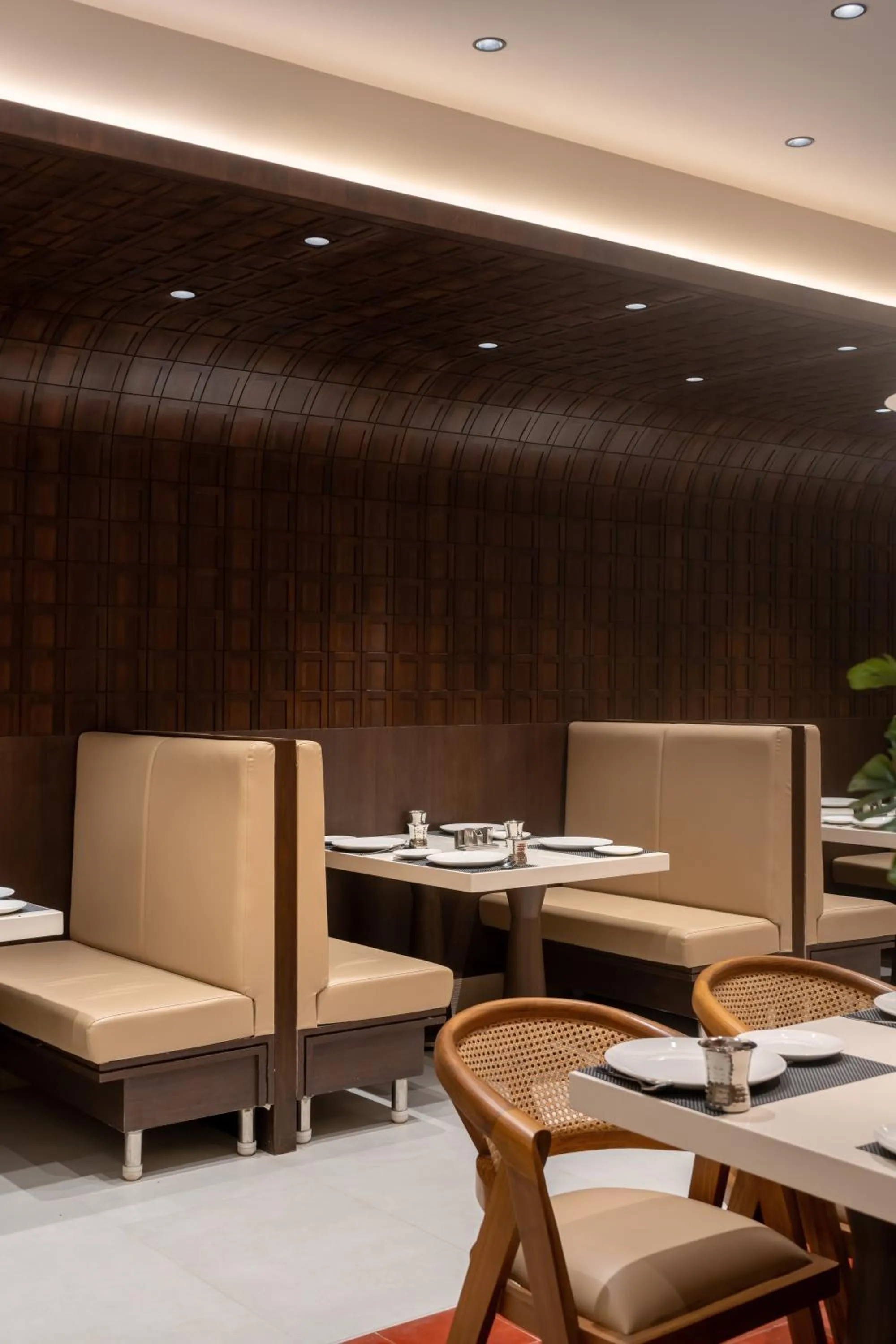 Restaurant/places to eat in Copper Leaf Hotels, Tirunelveli