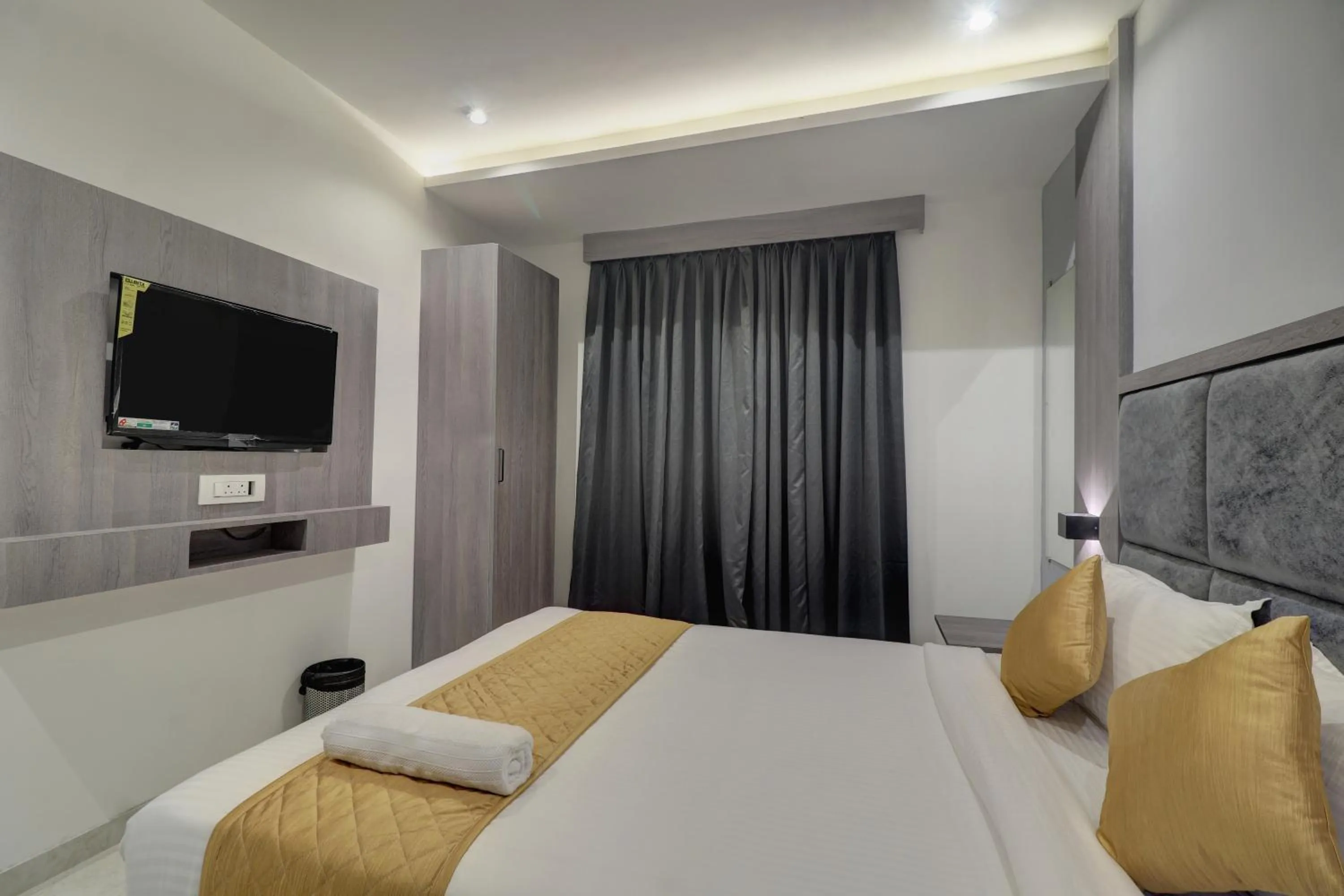 Bedroom, Bed in Hotel Isra International, BKC