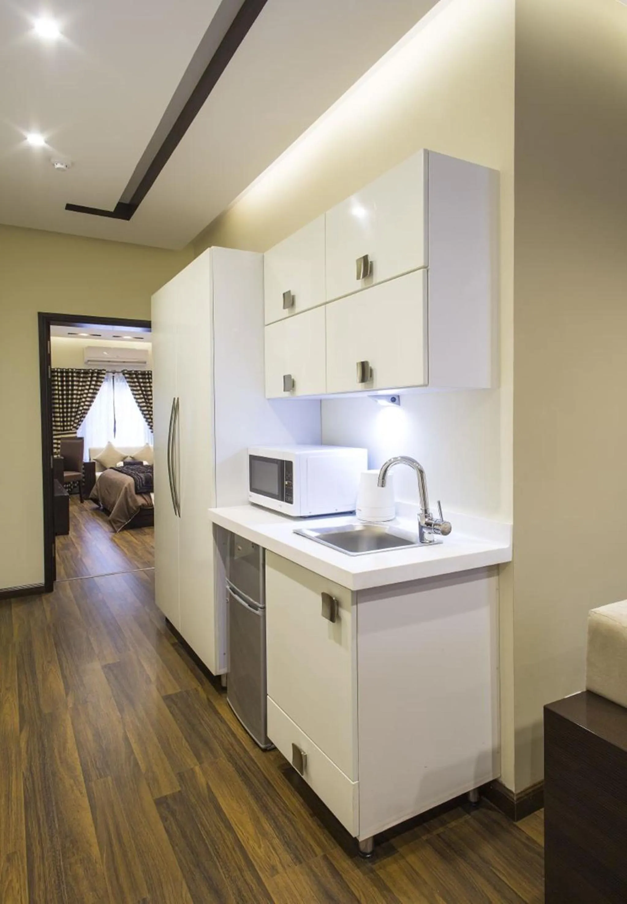 Kitchen or kitchenette, Bed in Royaute Luxury Suites and Hotel Gulberg Lahore