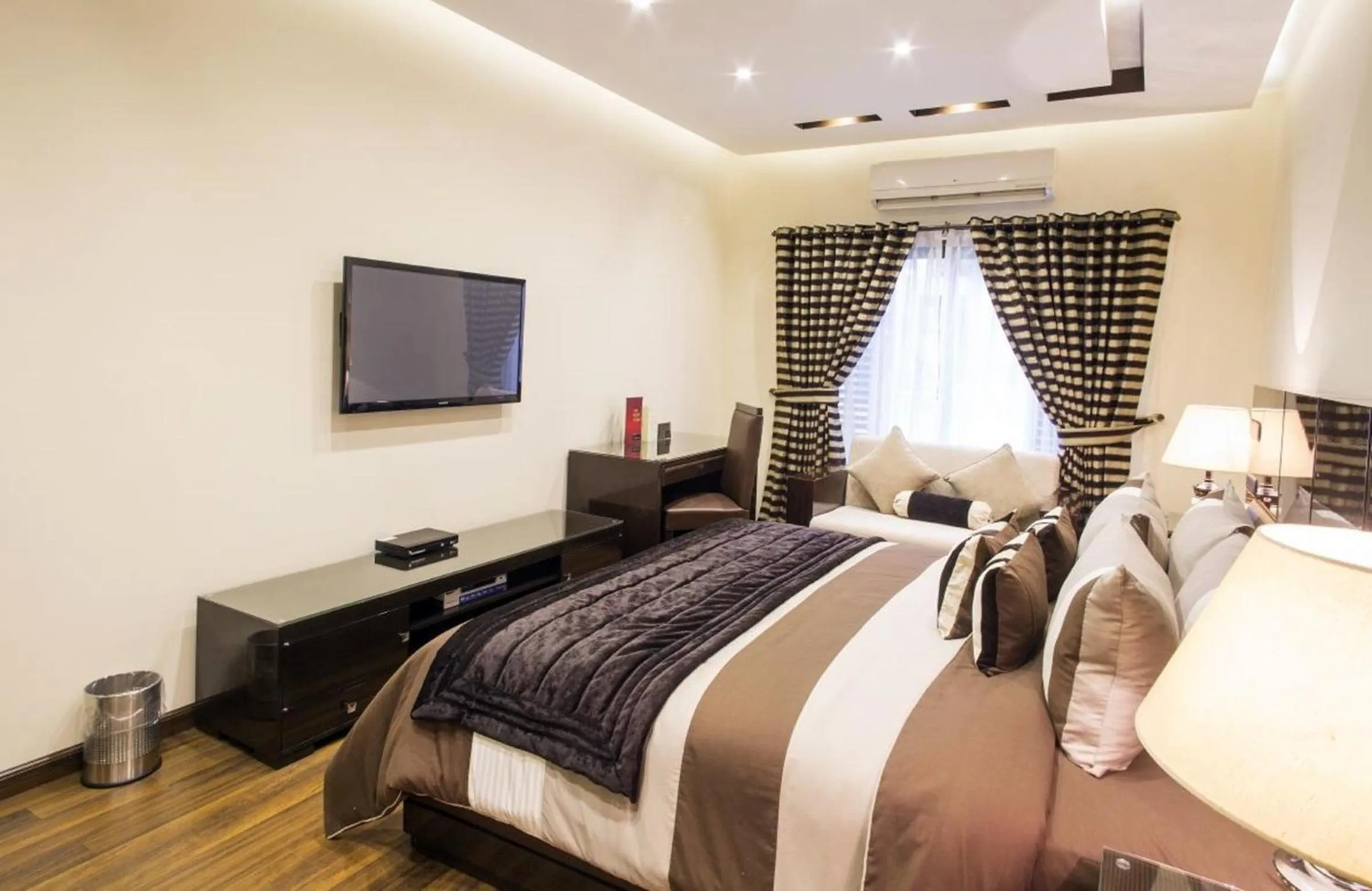 Bedroom, Bed in Royaute Luxury Suites and Hotel Gulberg Lahore