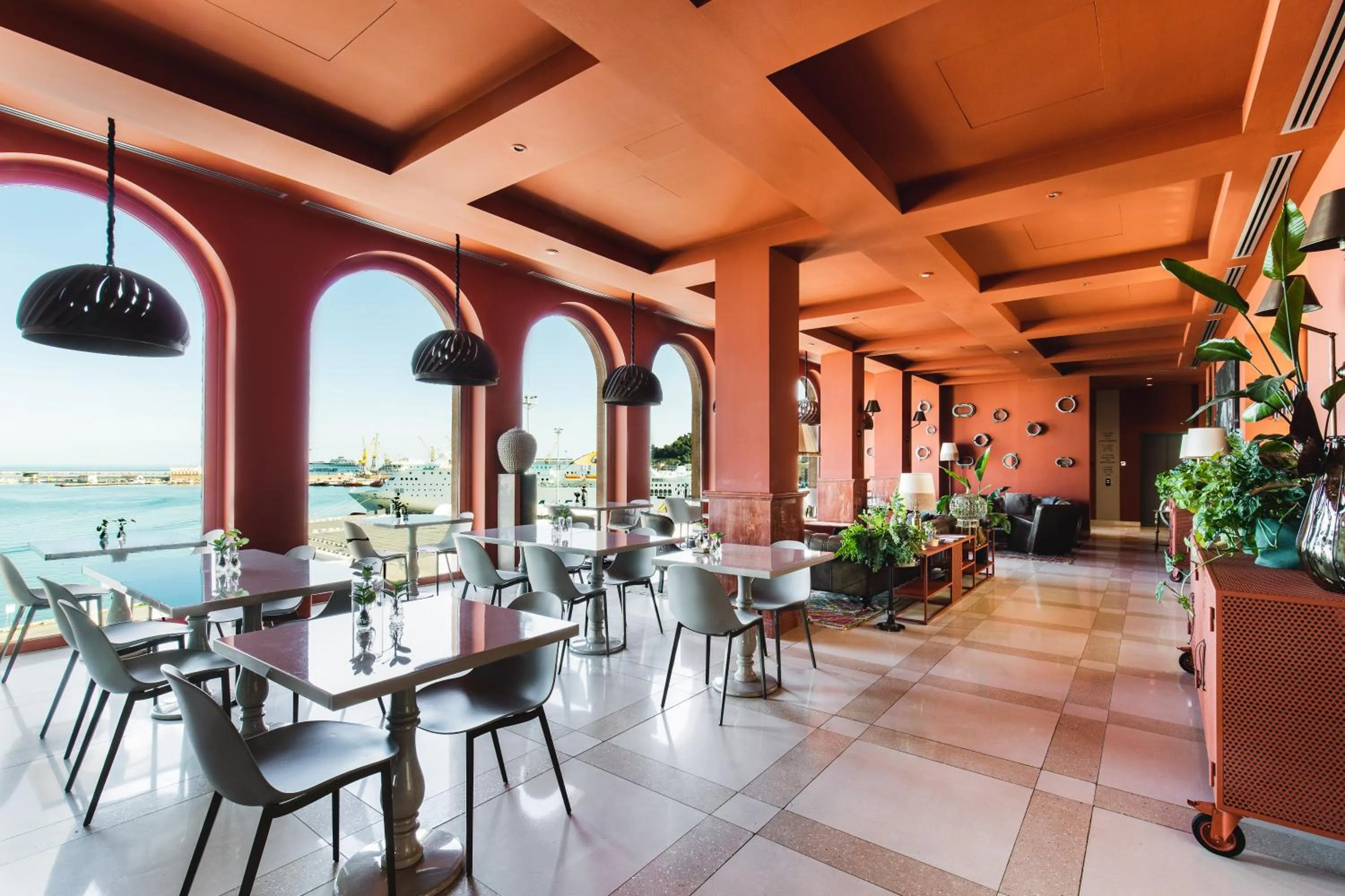 Restaurant/places to eat in SeePort Hotel