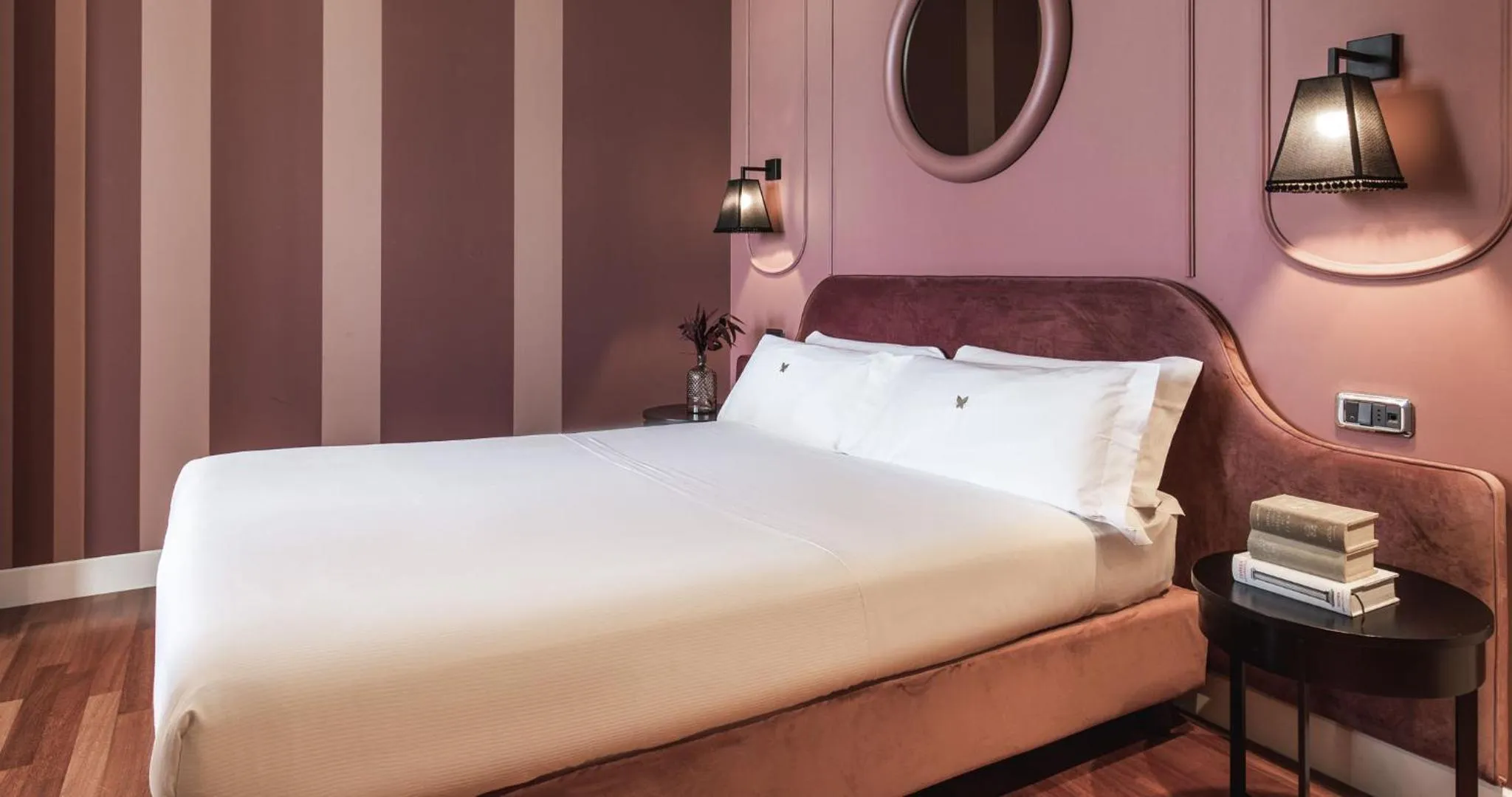 Photo of the whole room, Bed in SeePort Hotel