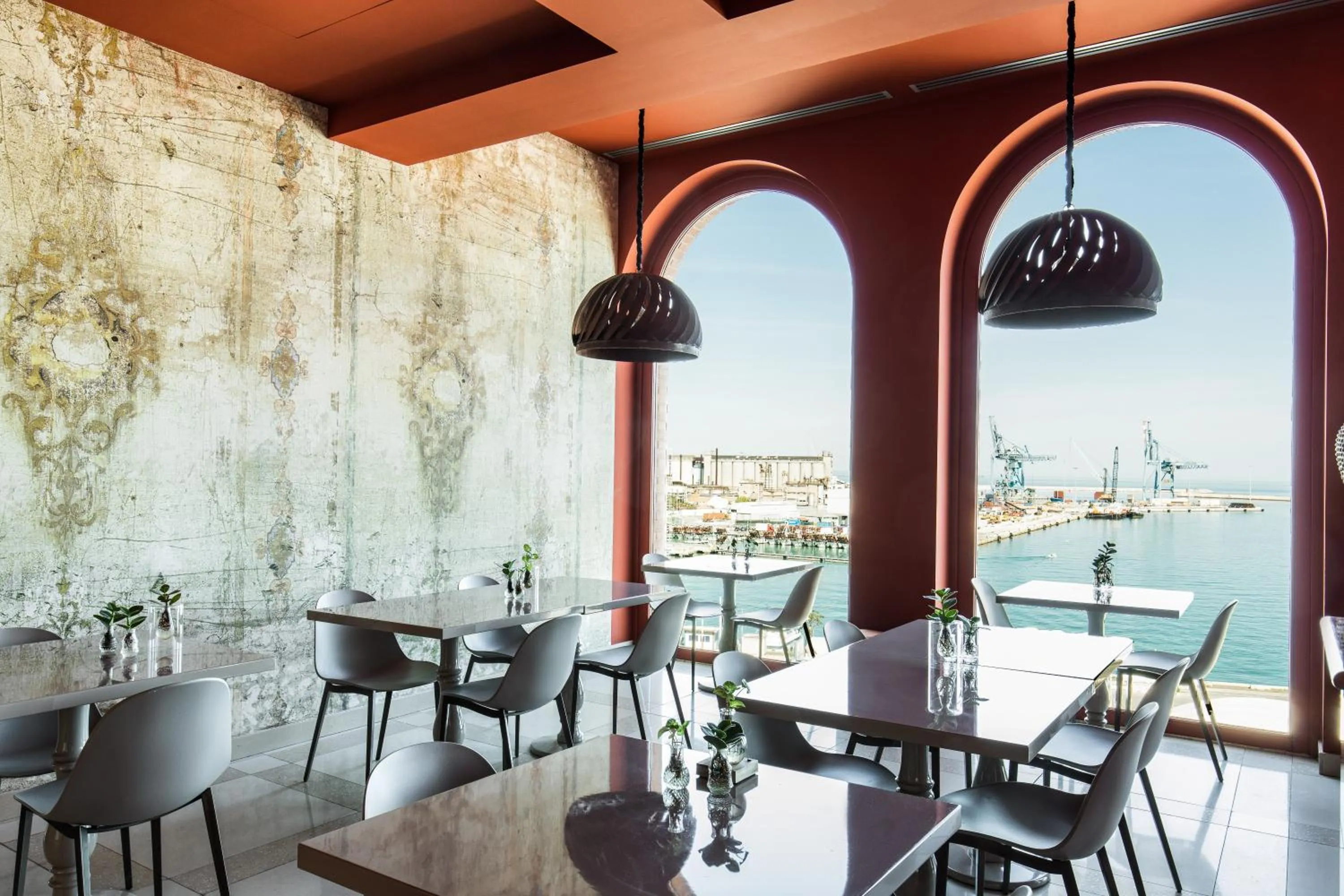 Restaurant/places to eat in SeePort Hotel