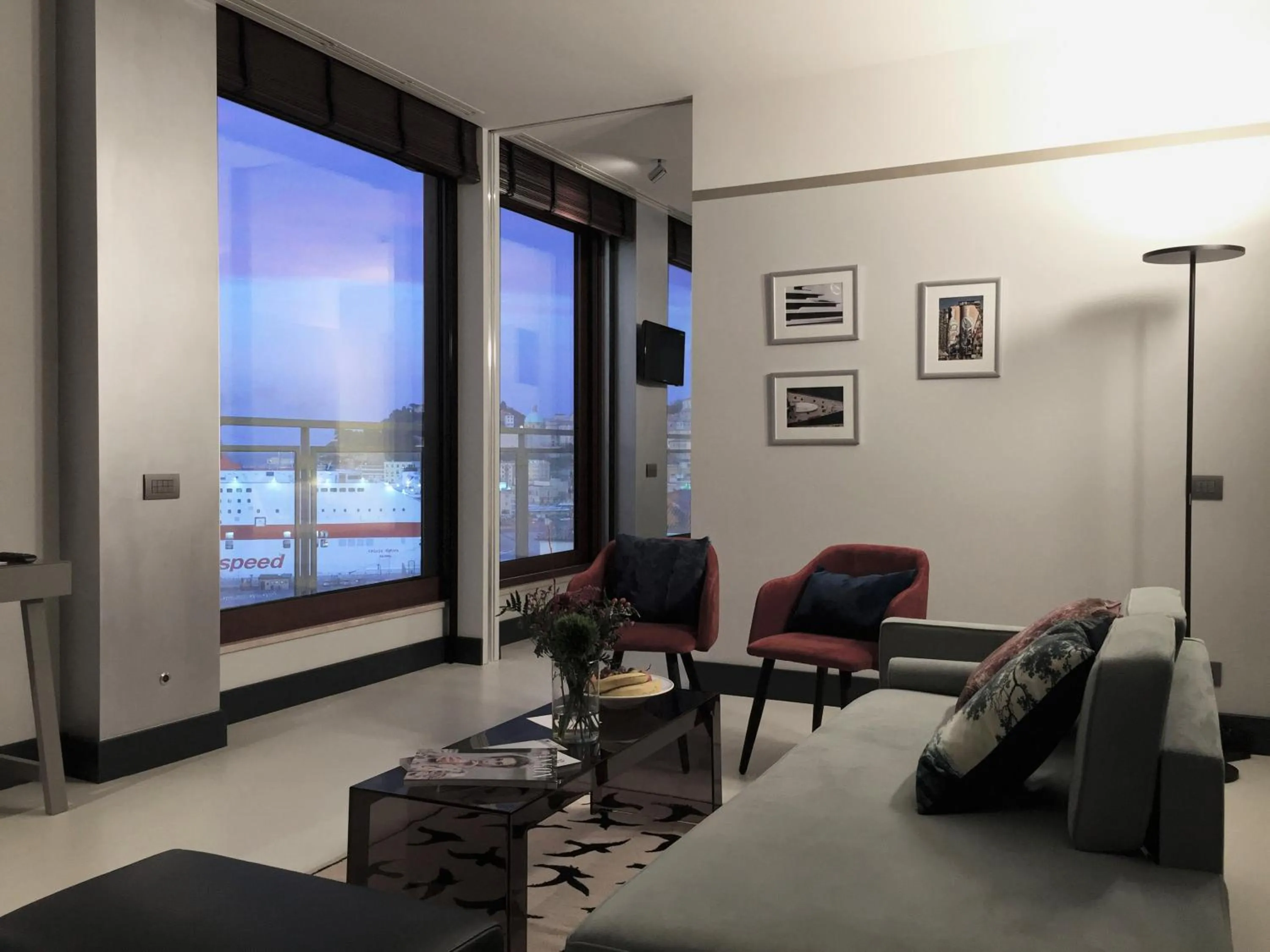 Living room in SeePort Hotel