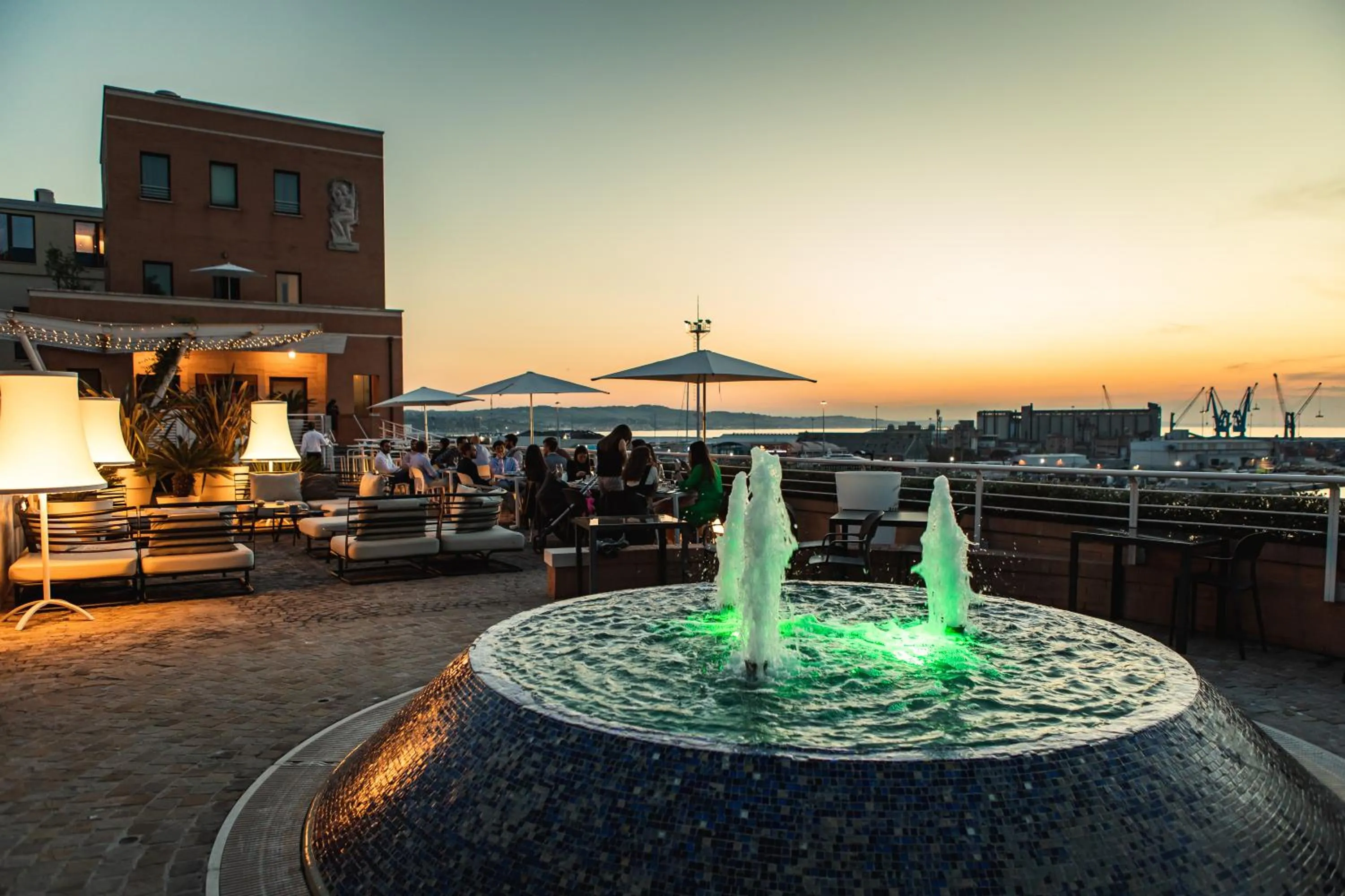 Restaurant/places to eat in SeePort Hotel