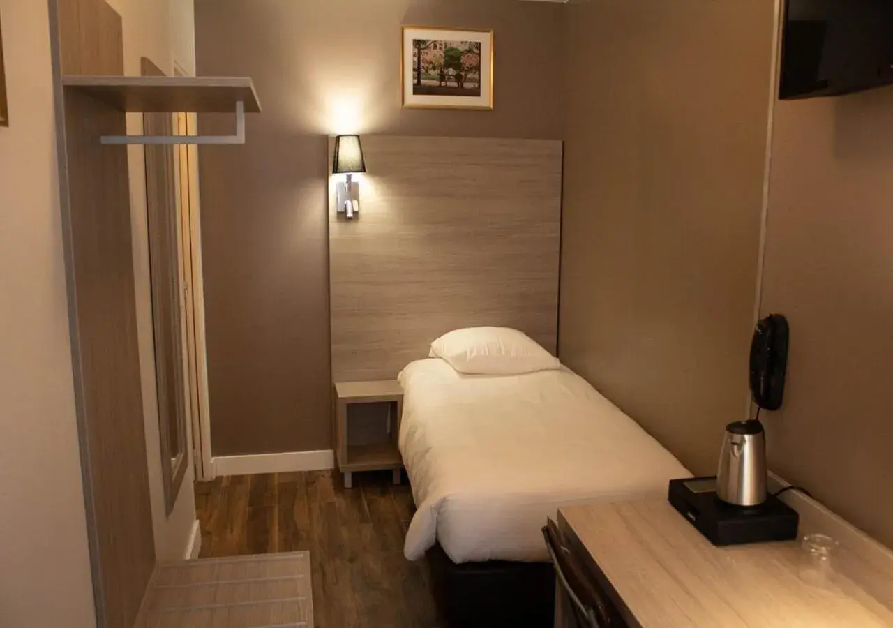 Single Room with Private Bathroom in Paris Rooms & Dreams Hotel Single Room with Private Bathroom in Paris Rooms & Dreams Hotel