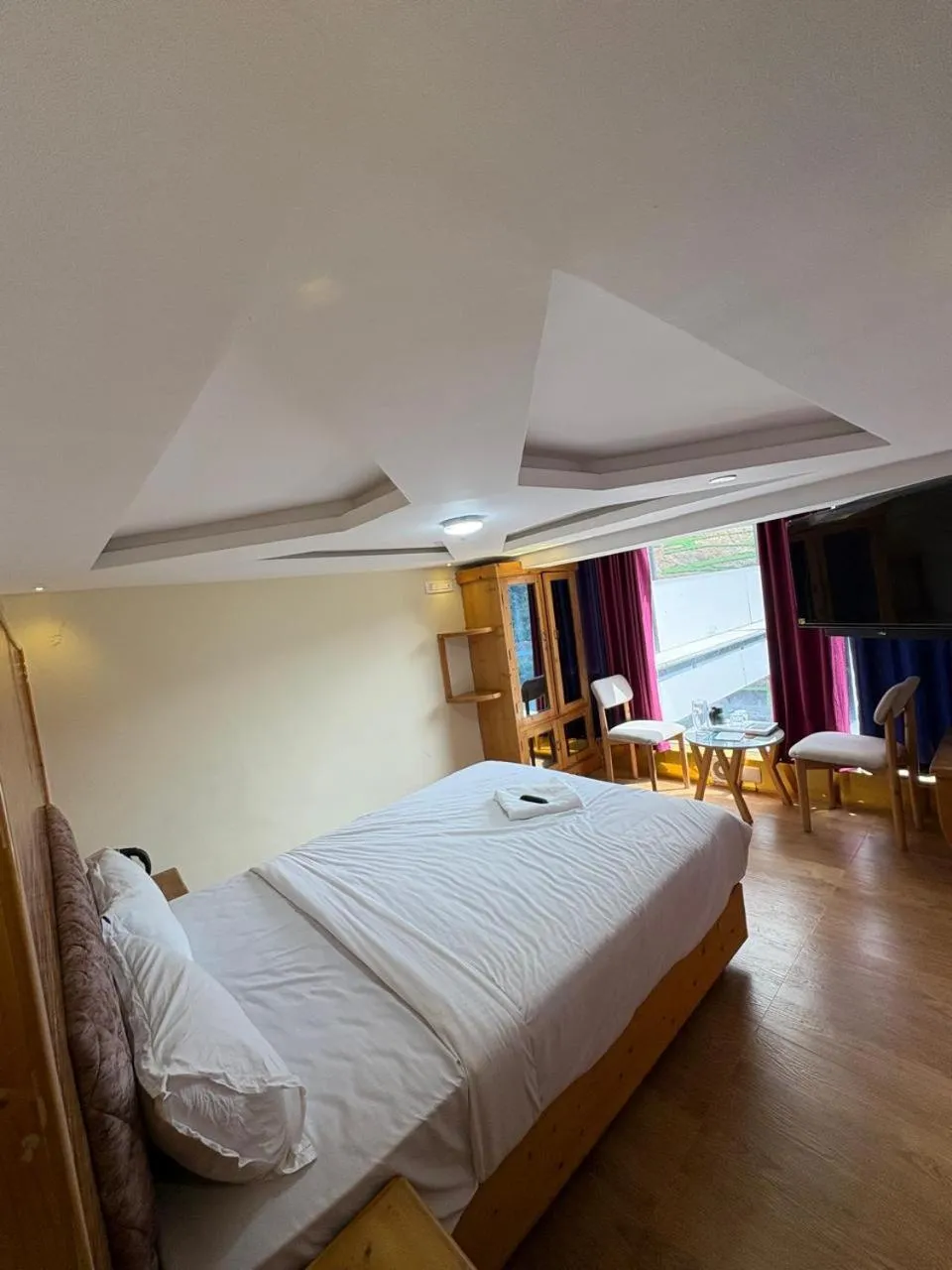 Deluxe Queen Room in Rozana Retreats Ooty