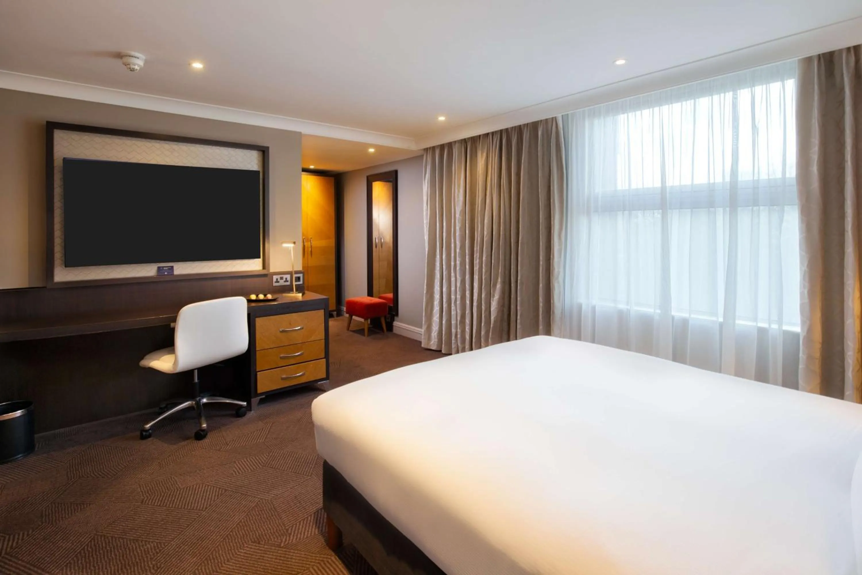 Bedroom, Bed in DoubleTree by Hilton London Ealing