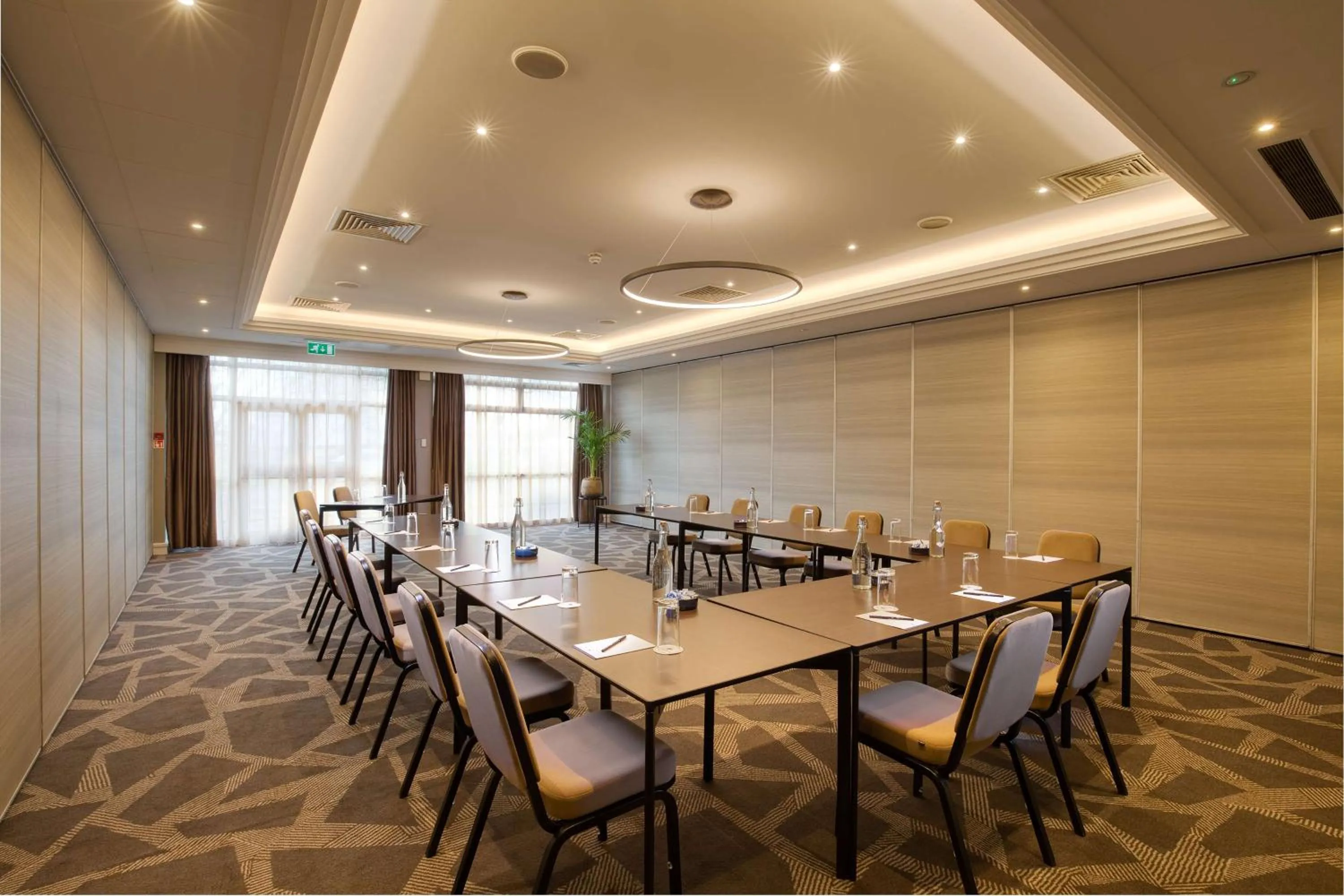 Meeting/conference room in DoubleTree by Hilton London Ealing
