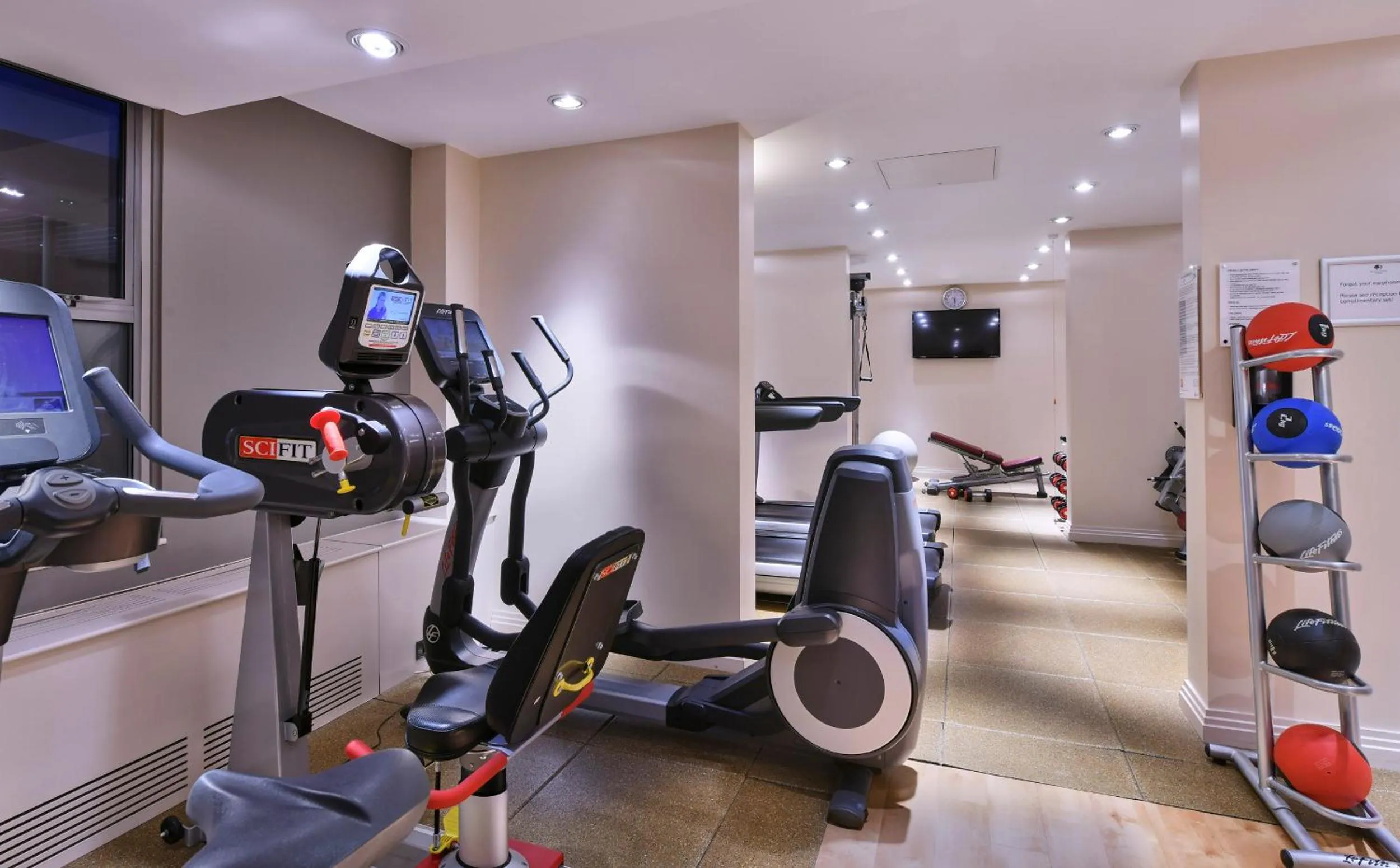 Fitness centre/facilities in DoubleTree by Hilton London Ealing
