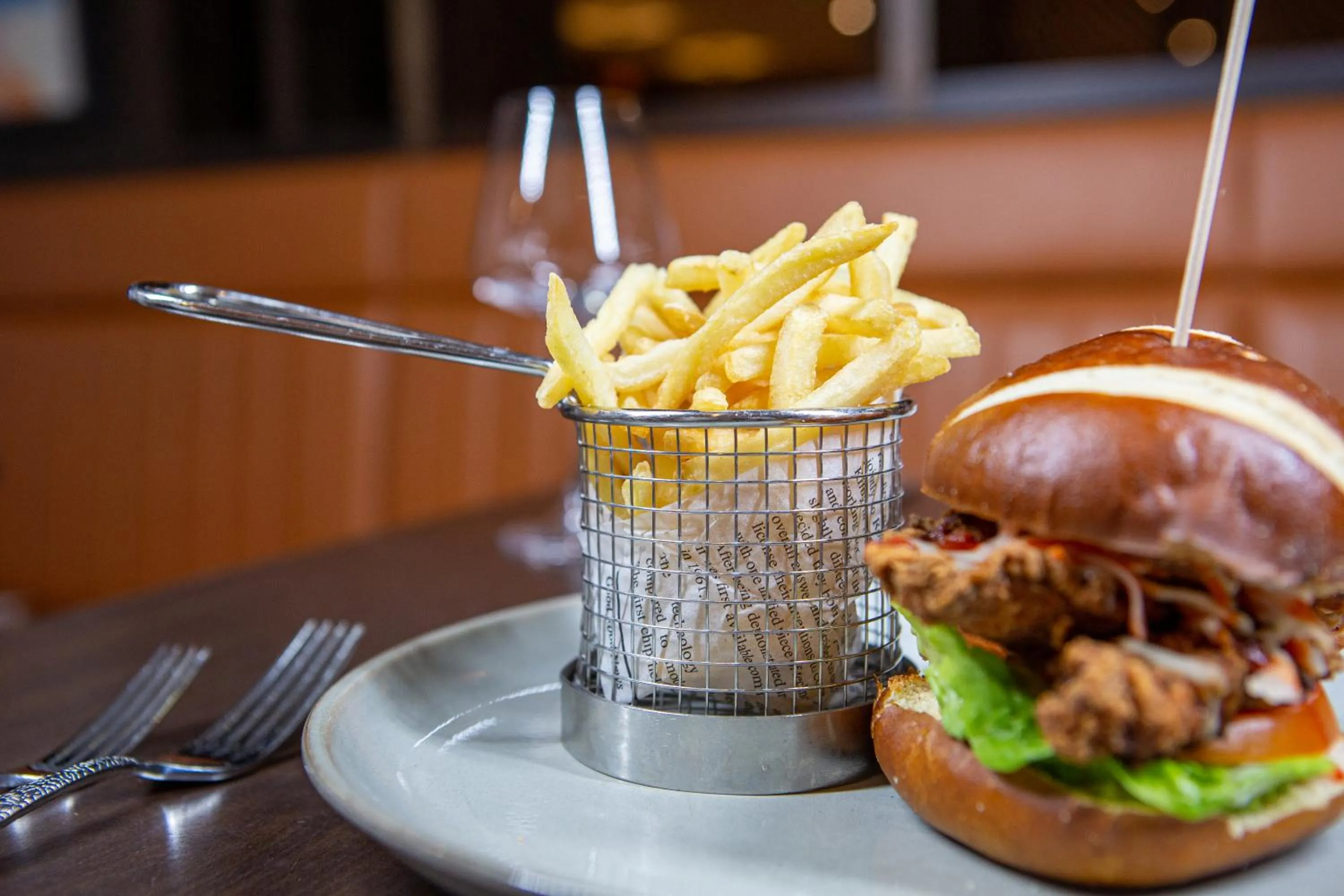 Lounge or bar in DoubleTree by Hilton London Ealing