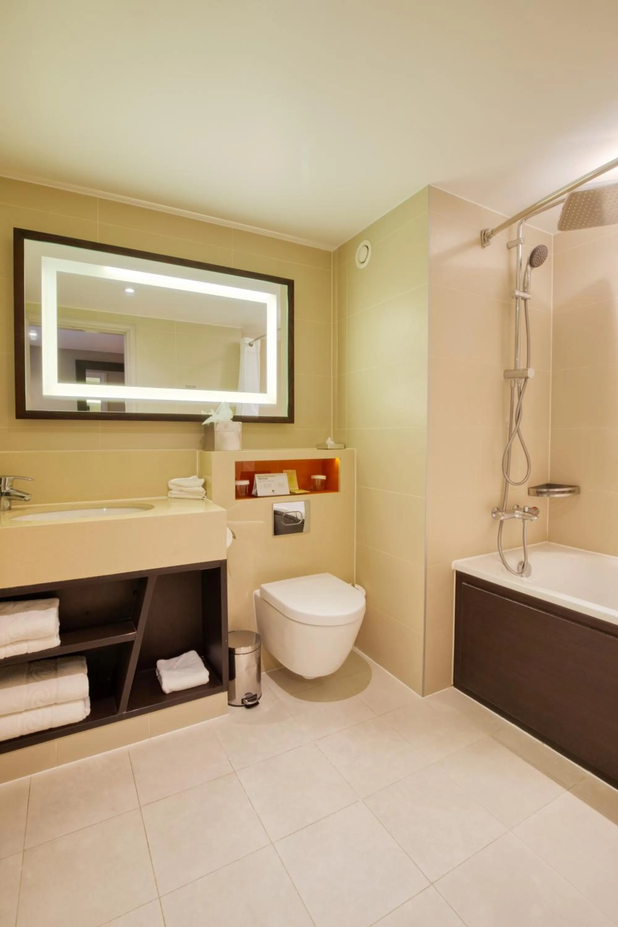 Shower in DoubleTree by Hilton London Ealing