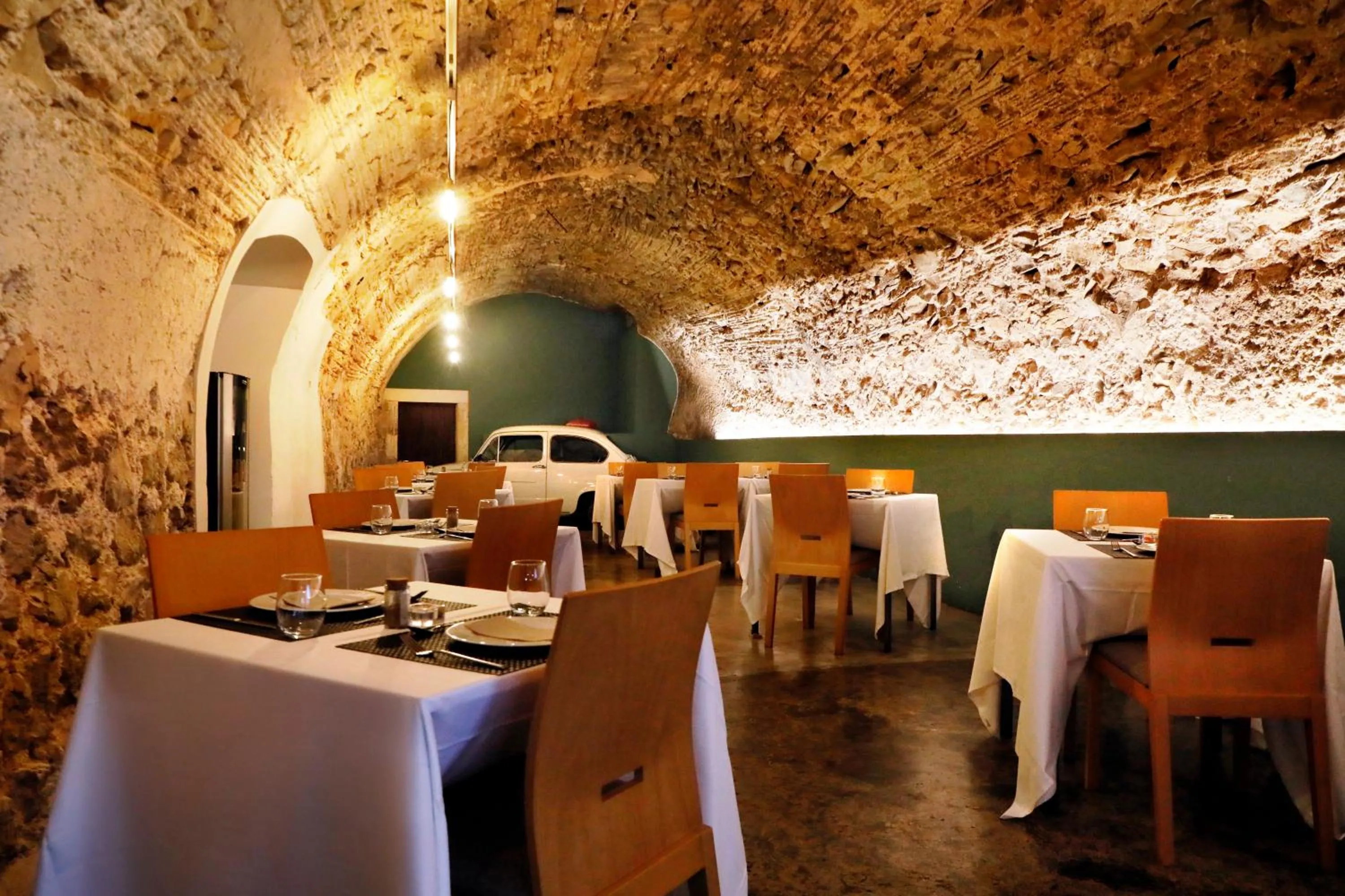 Restaurant/places to eat in Petit Hotel Hostatgeria Sant Salvador