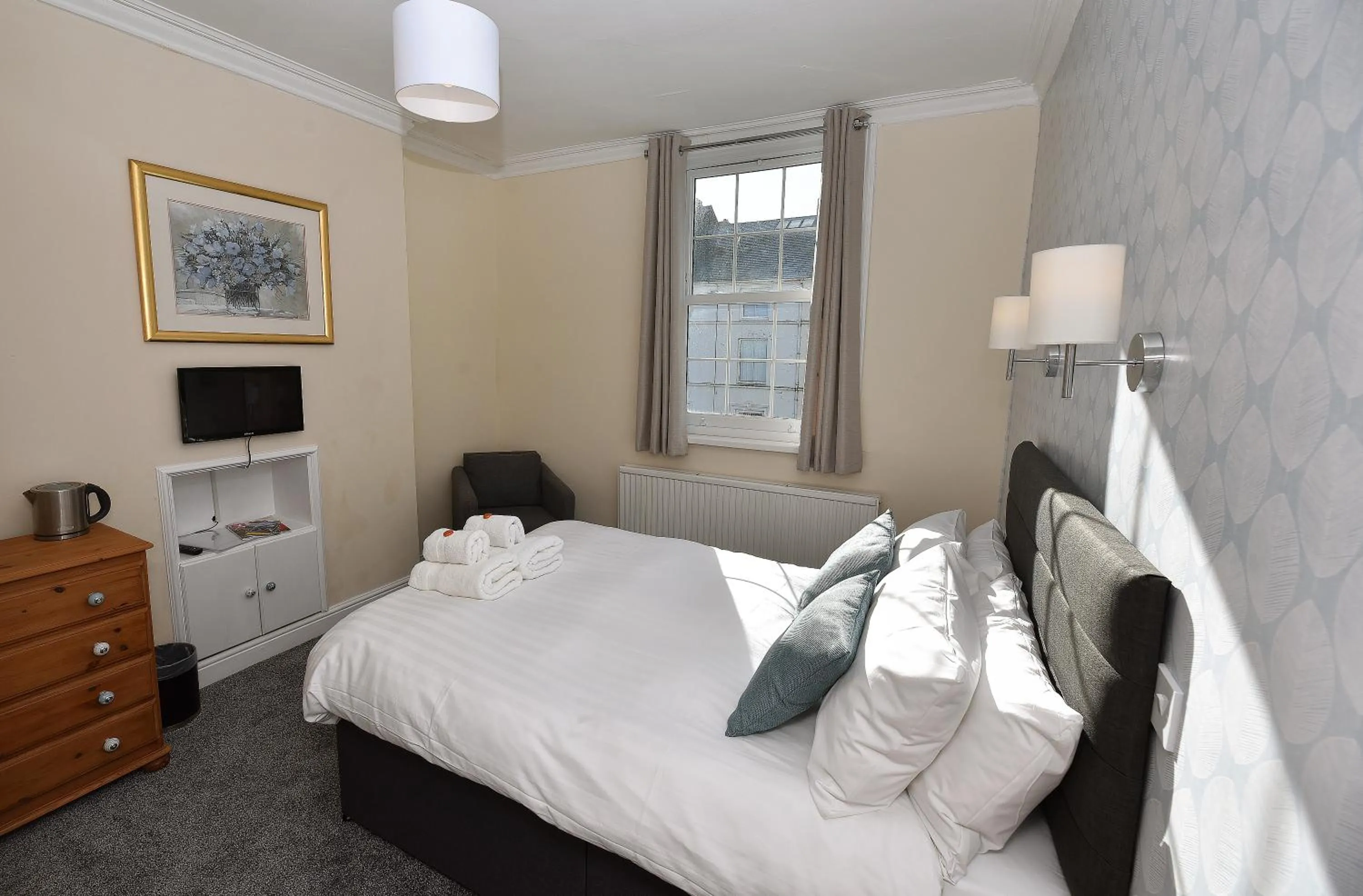 Bed in Phoenix Court Hotel