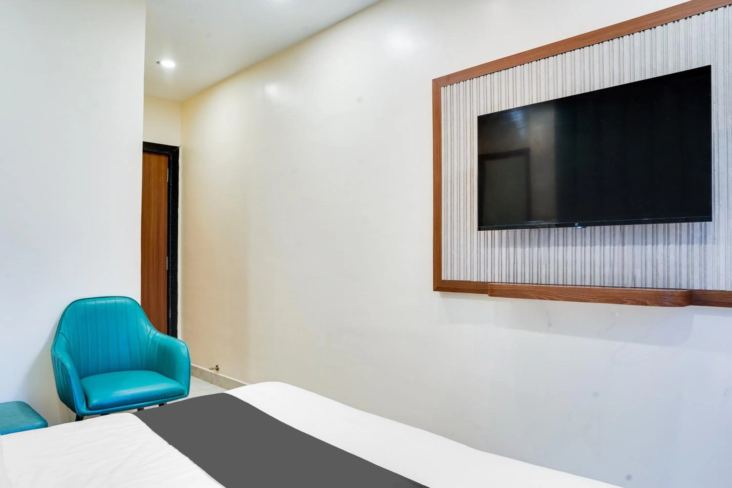 Lobby or reception, Bed in Super HOTEL O ANJANEY PALACE