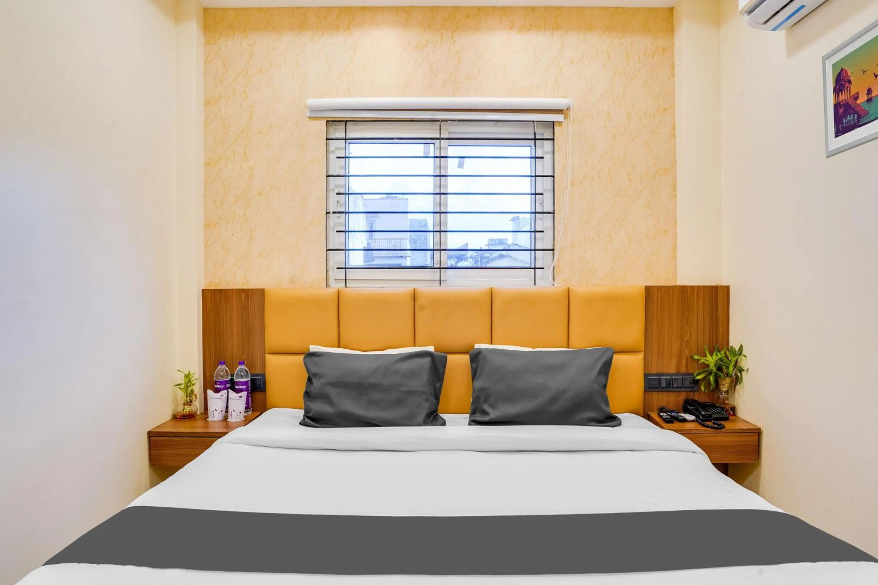 Bedroom, Bed in Super HOTEL O ANJANEY PALACE