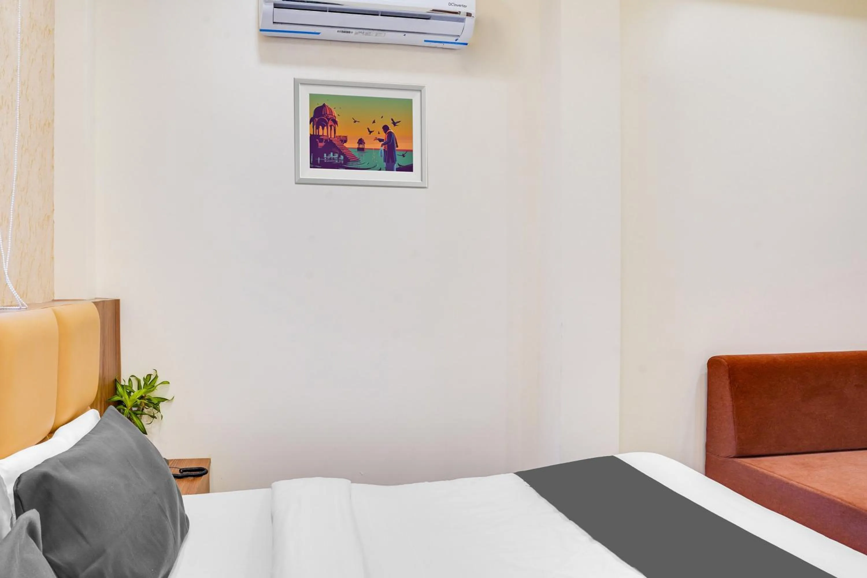 Bedroom, Bed in Super HOTEL O ANJANEY PALACE