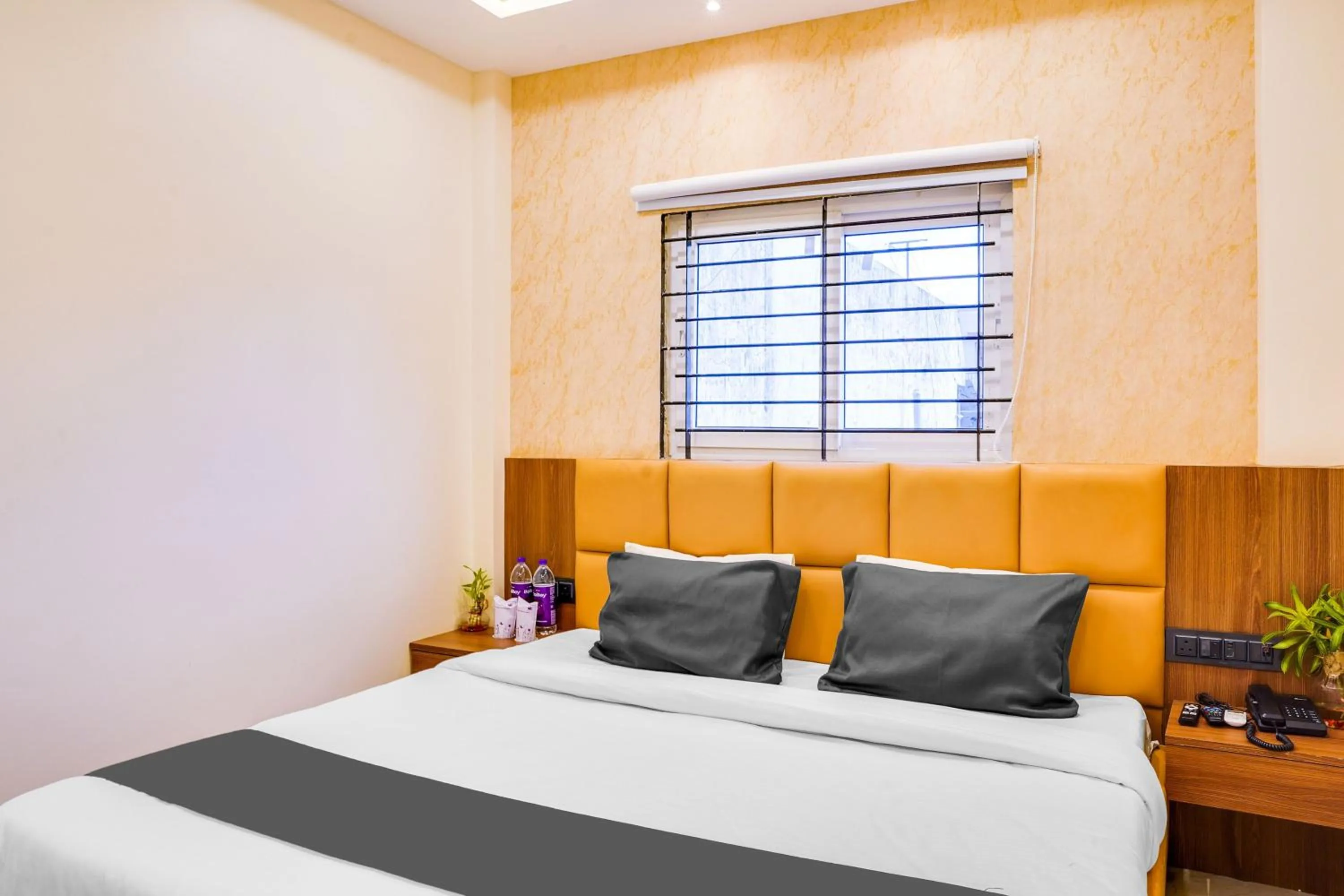 Bedroom, Bed in Super HOTEL O ANJANEY PALACE