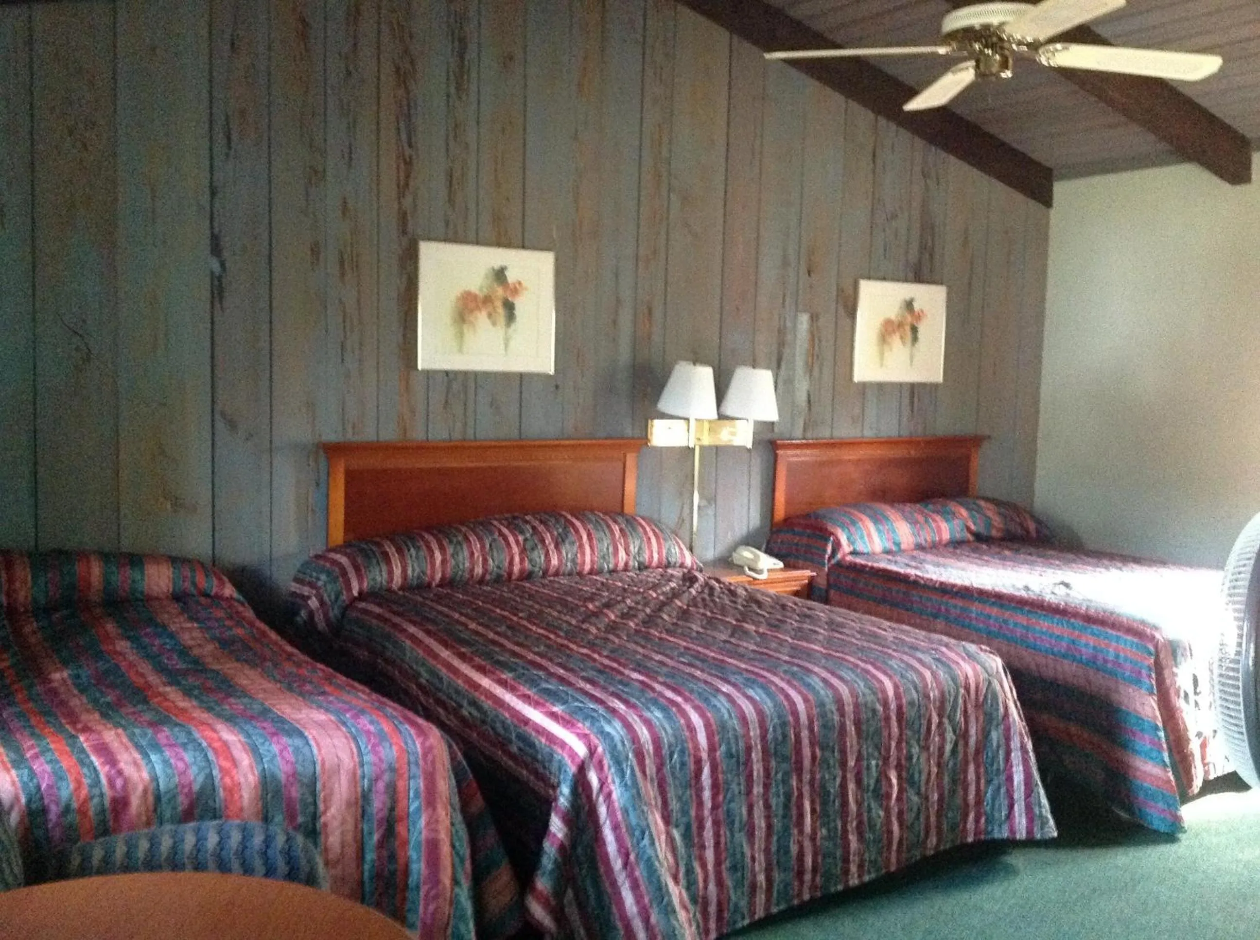 Bedroom in The Suwannee Gables Motel & Marina