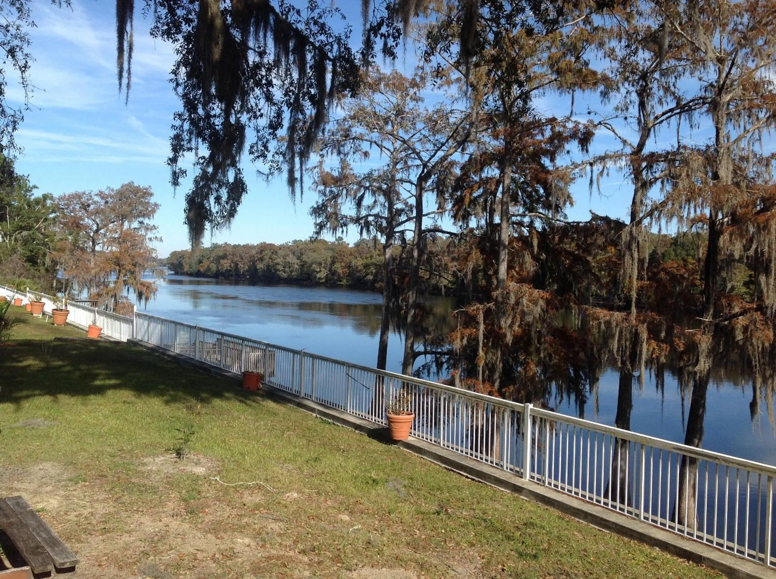 Facade/entrance in The Suwannee Gables Motel & Marina
