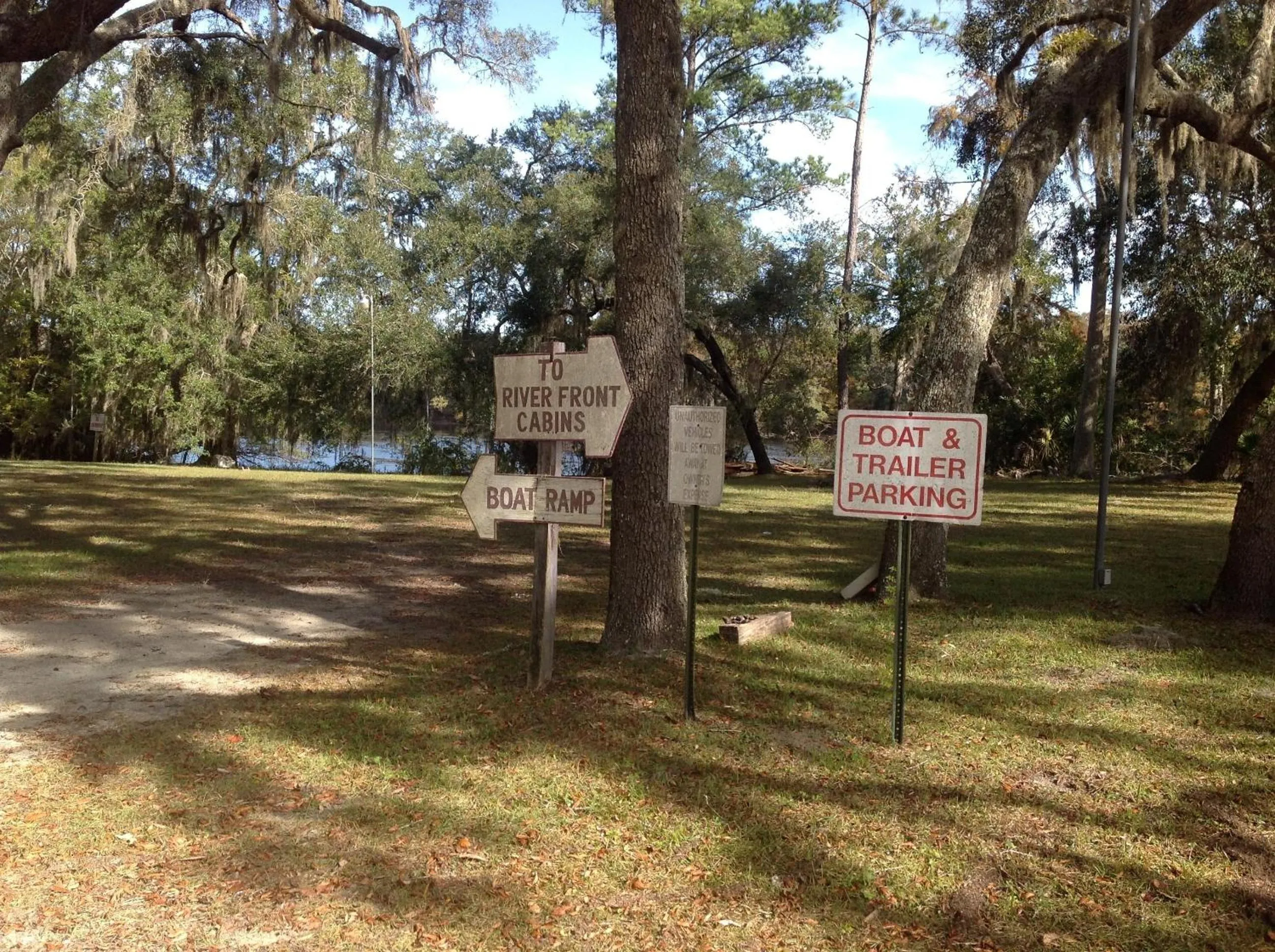 Area and facilities in The Suwannee Gables Motel & Marina