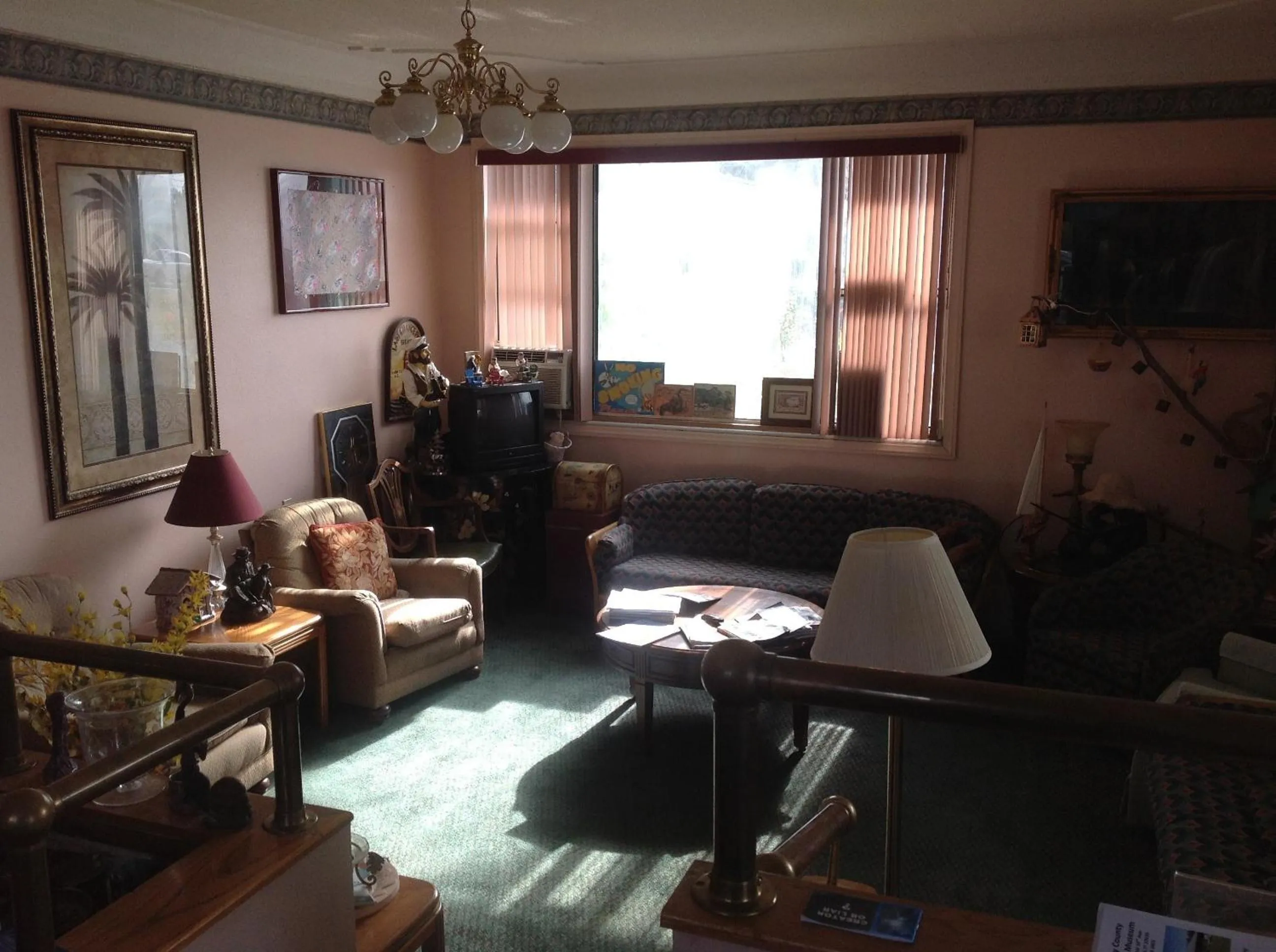 Living room, Seating Area in The Suwannee Gables Motel & Marina
