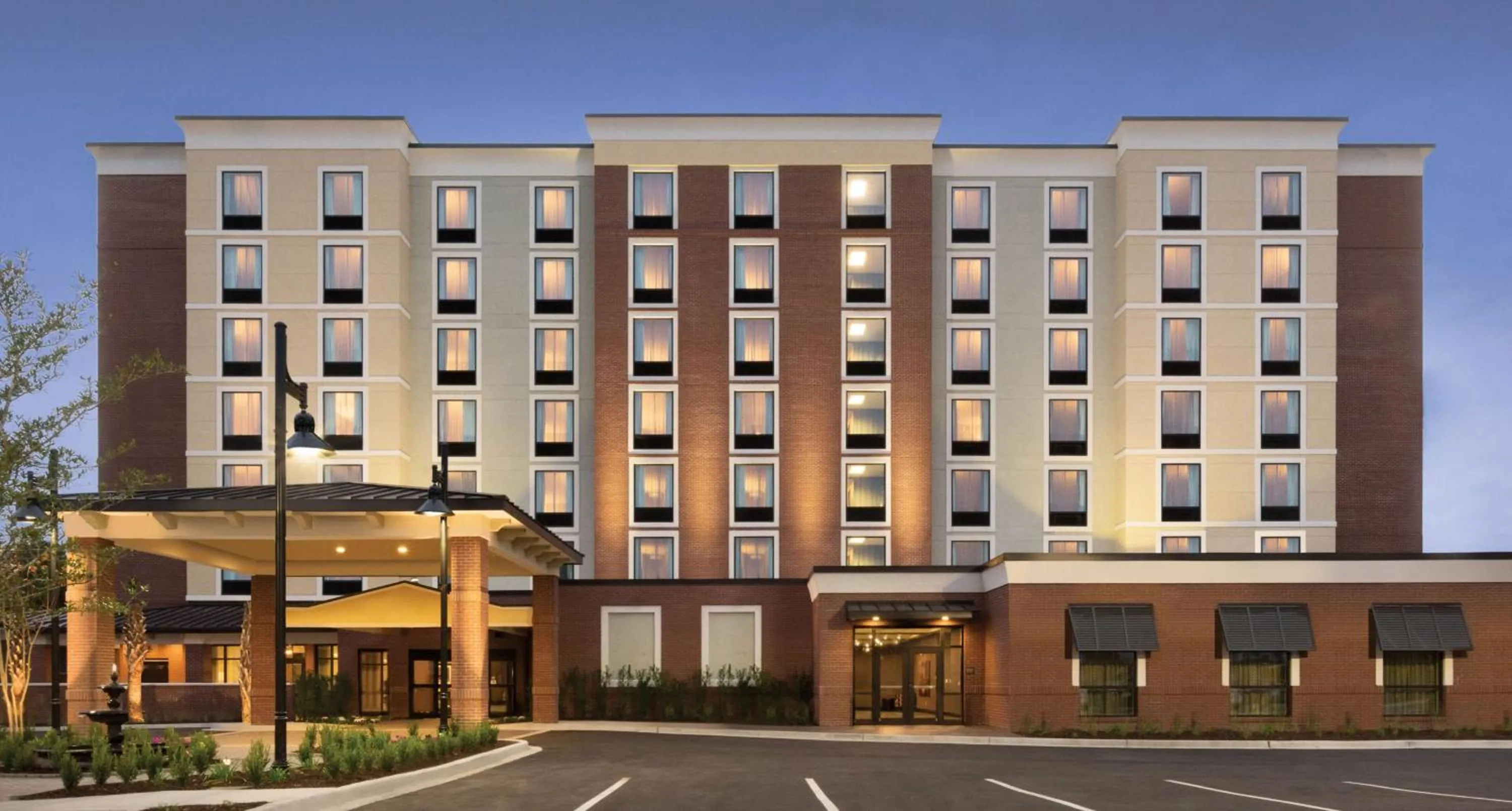 Property building in DoubleTree by Hilton Charleston Mount Pleasant